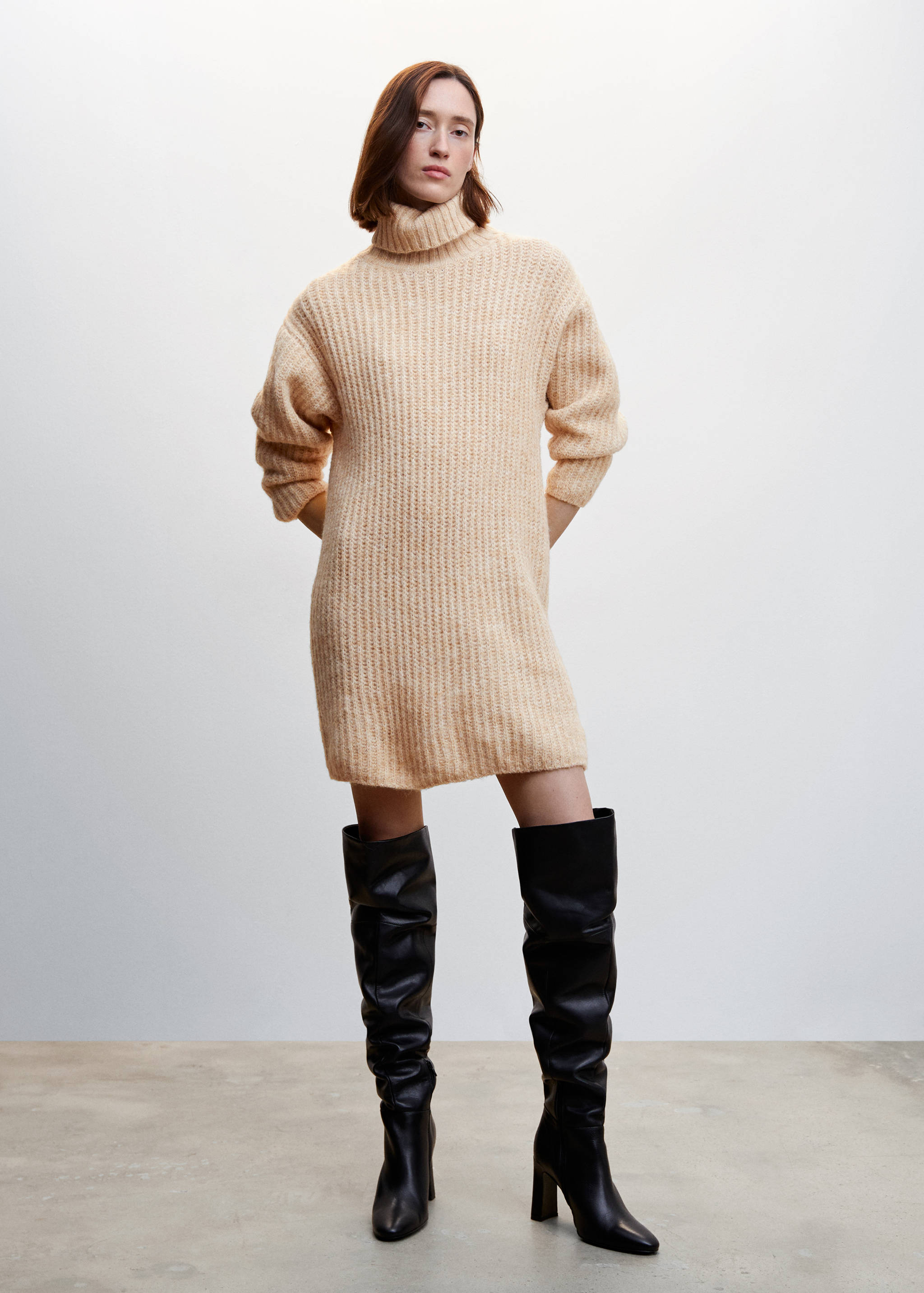 Knitted turtleneck dress - General plane