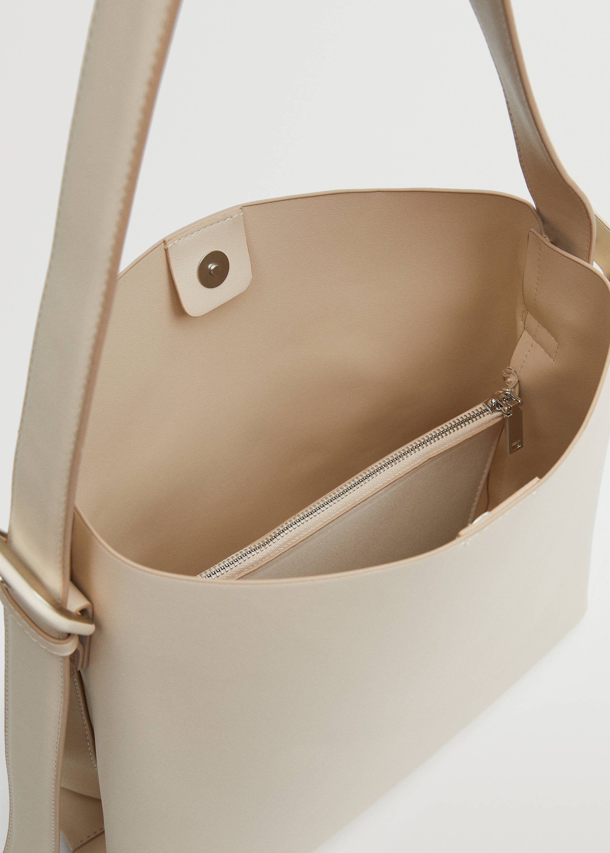Shopper bag with buckle - Details of the article 3