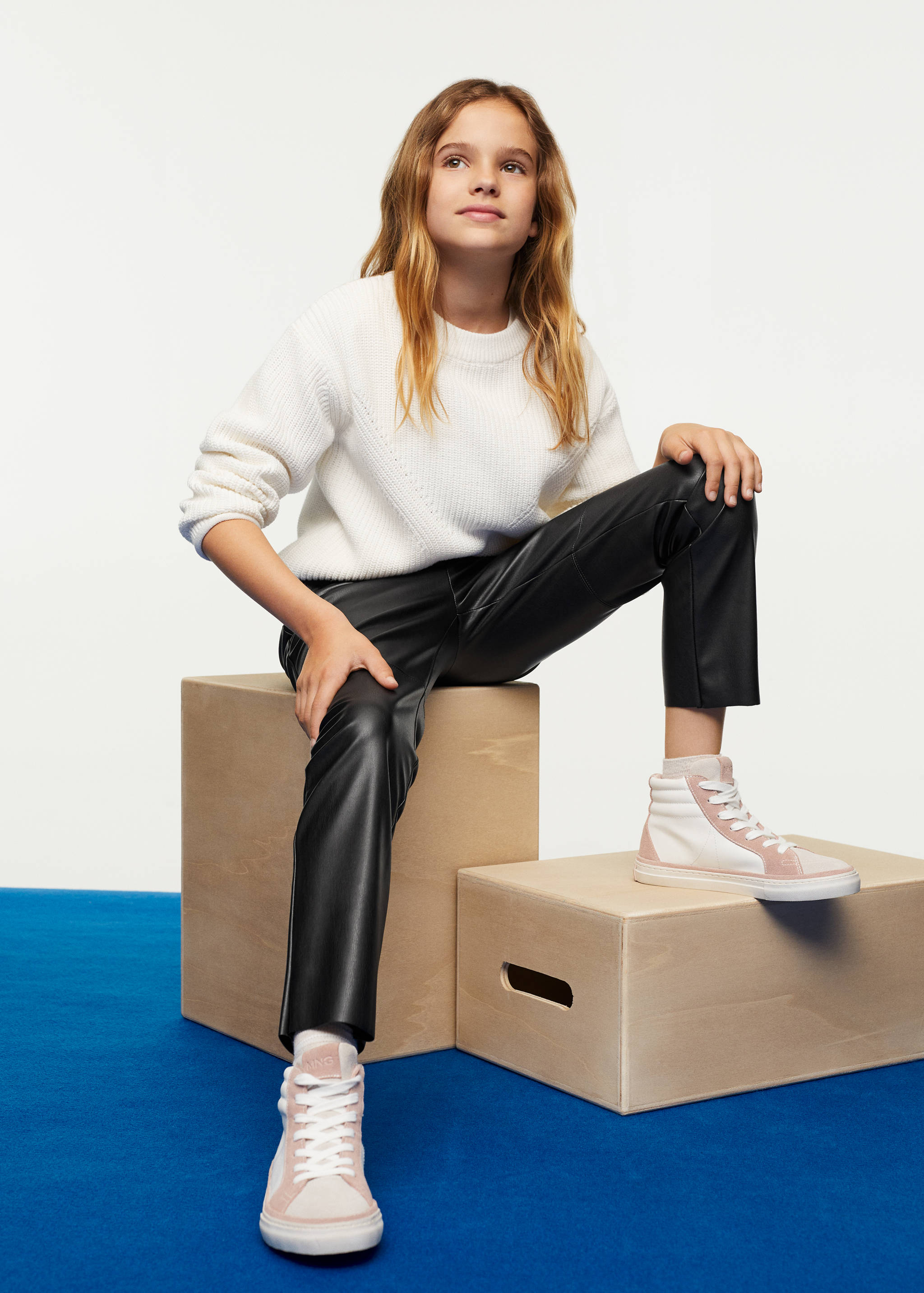 Pantaloni imitație de piele - Plan mediu