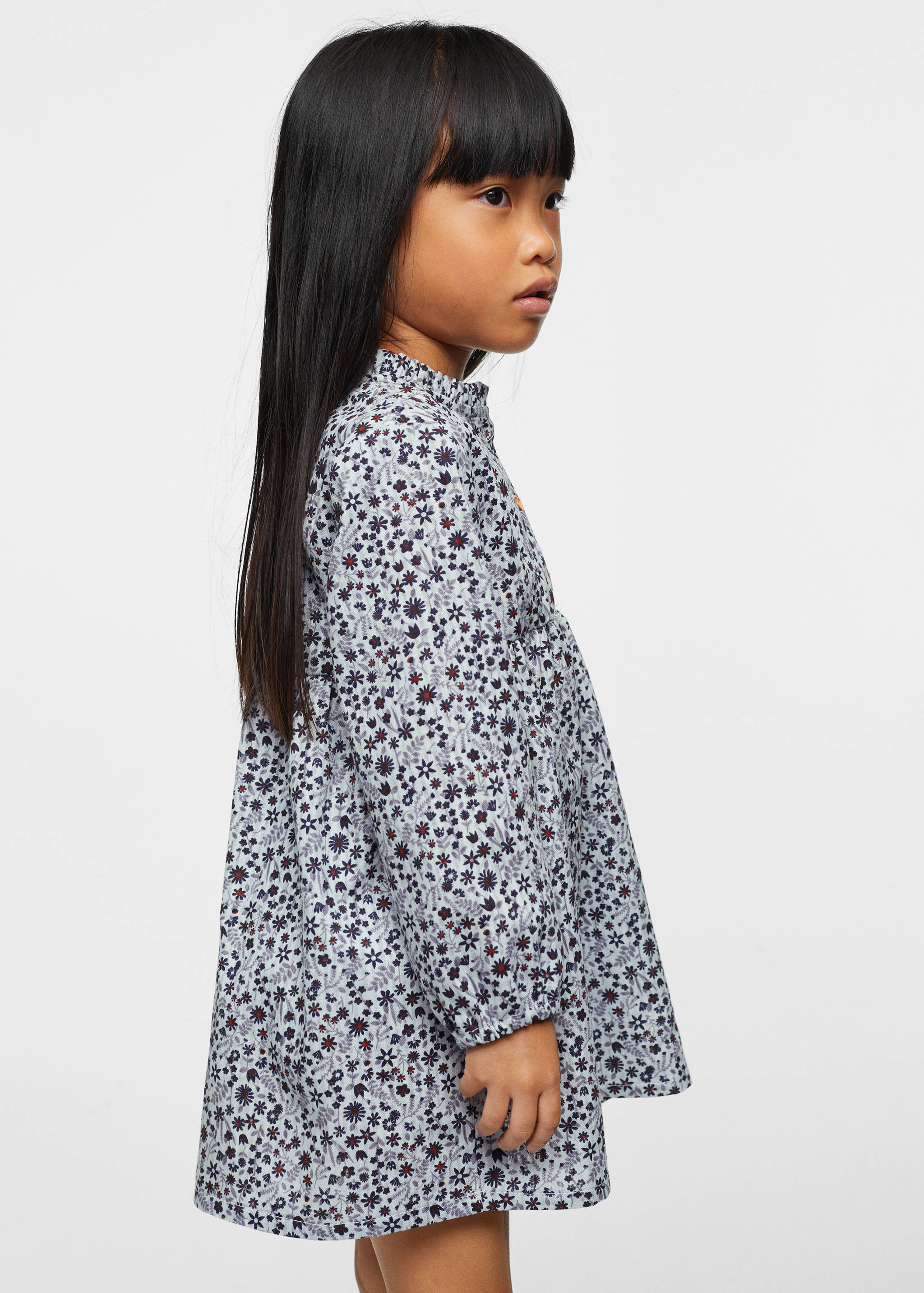 Robe à fleurs - Plan moyen