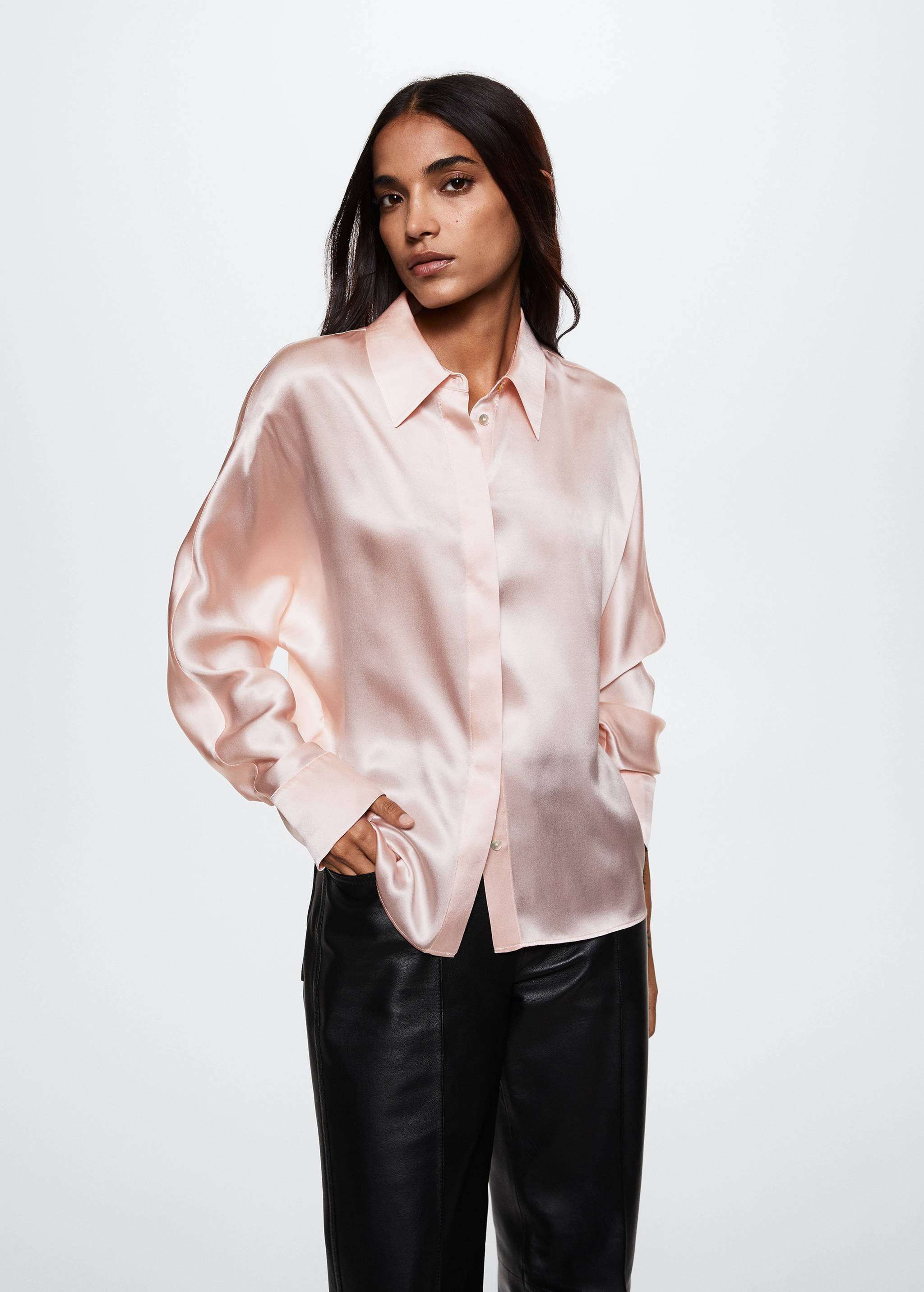 Camisa 100% seda - Plano medio