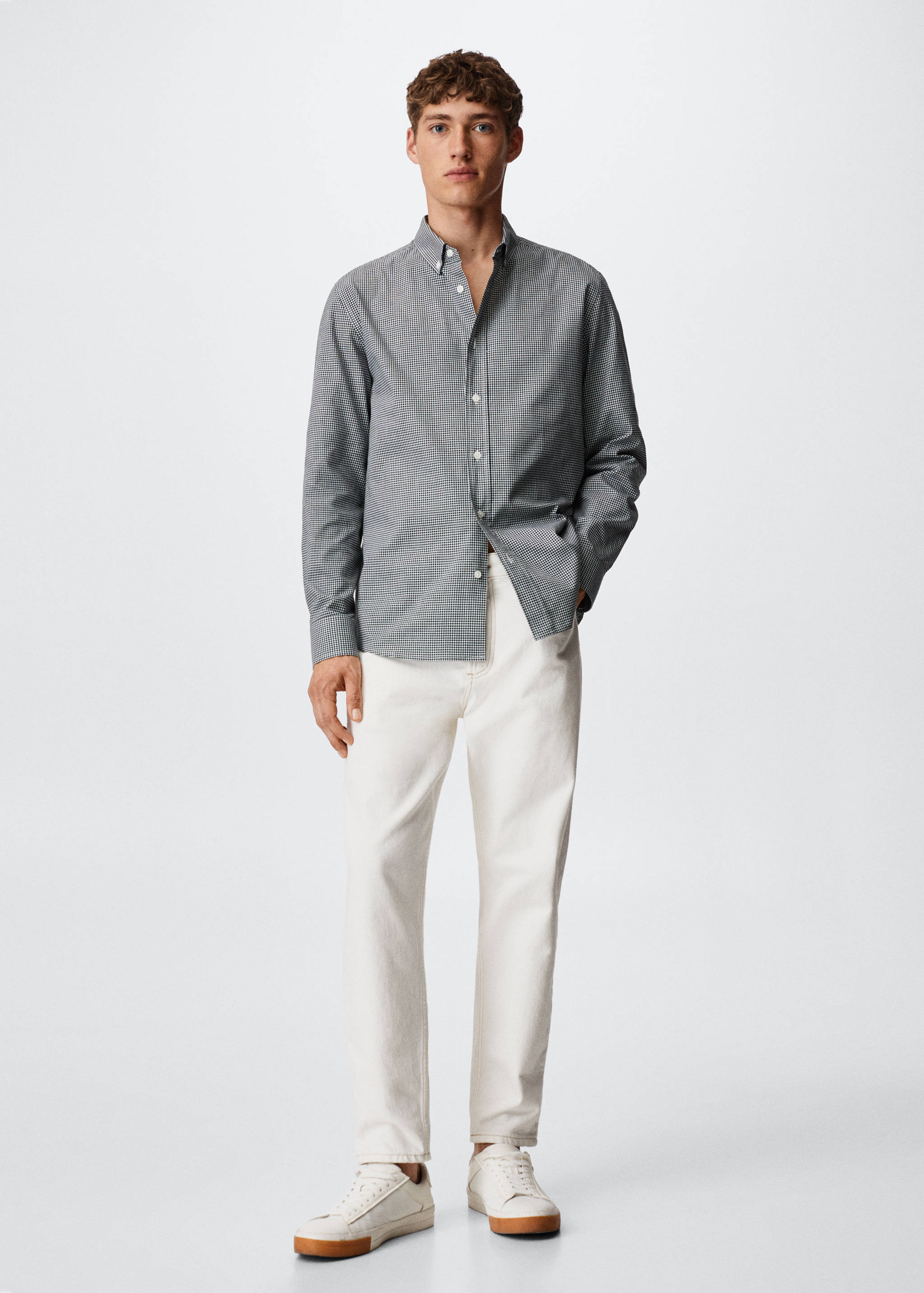 Camisa quadres cotó - Pla general