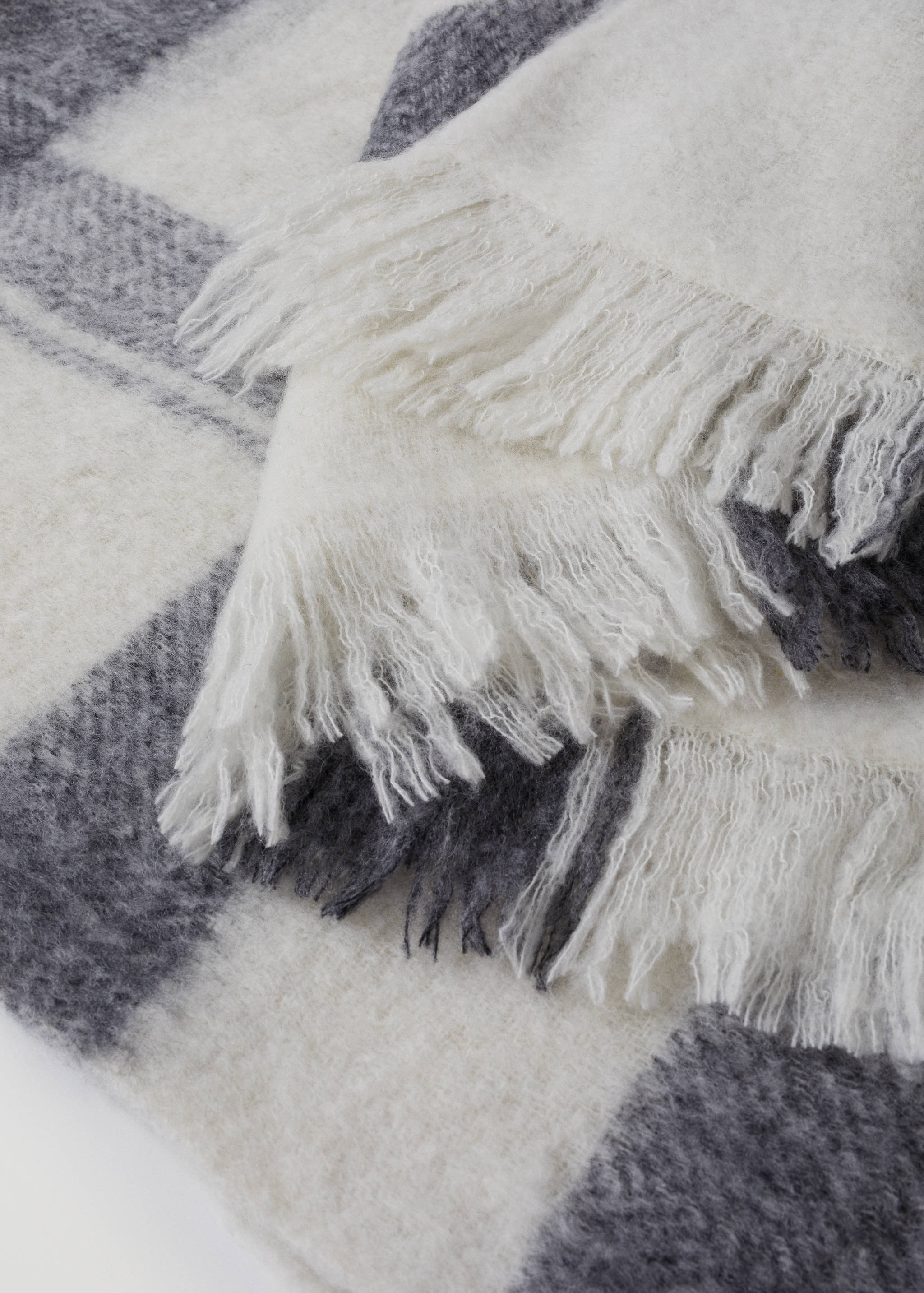 Karierte Decke mit Fransen 130 x 180 cm - Mittlere Ansicht