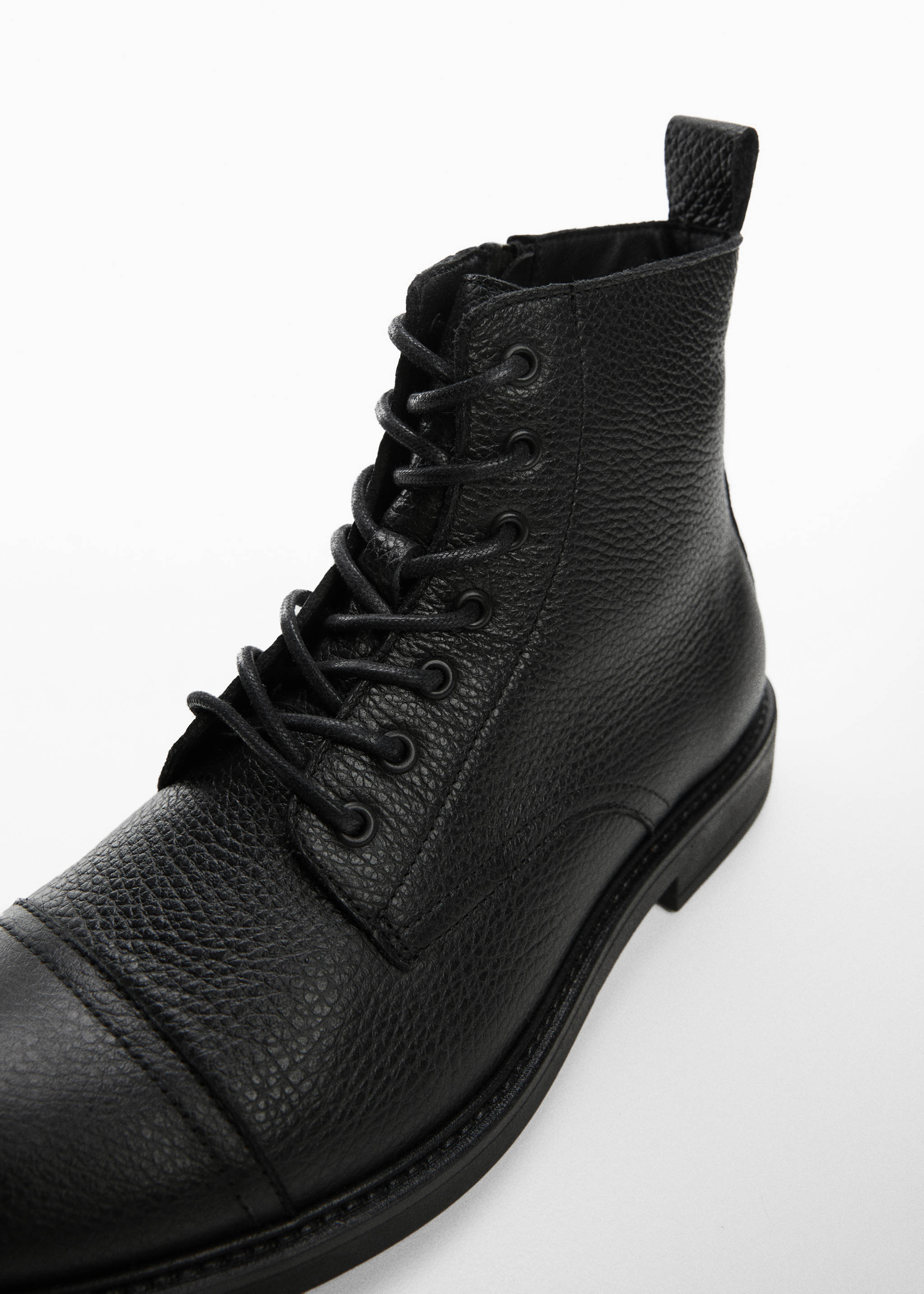 Lace-up leather boots - Details of the article 1