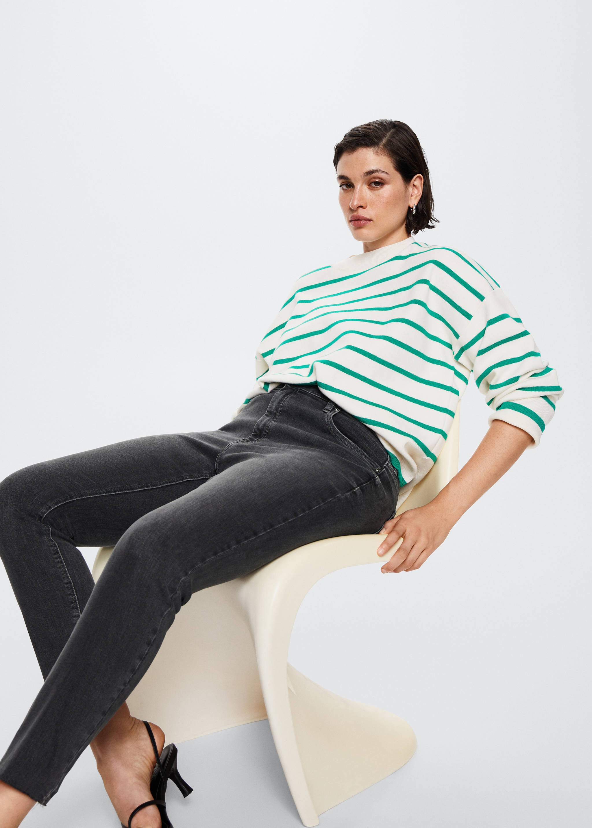 Skinny cropped jeans - Details of the article 4