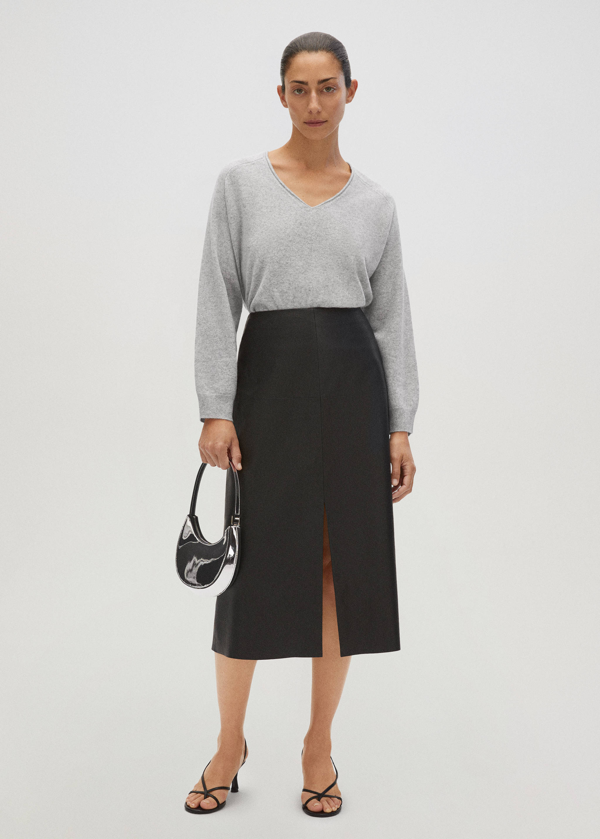 V-neck 100% cashmere sweater - Details of the article 7