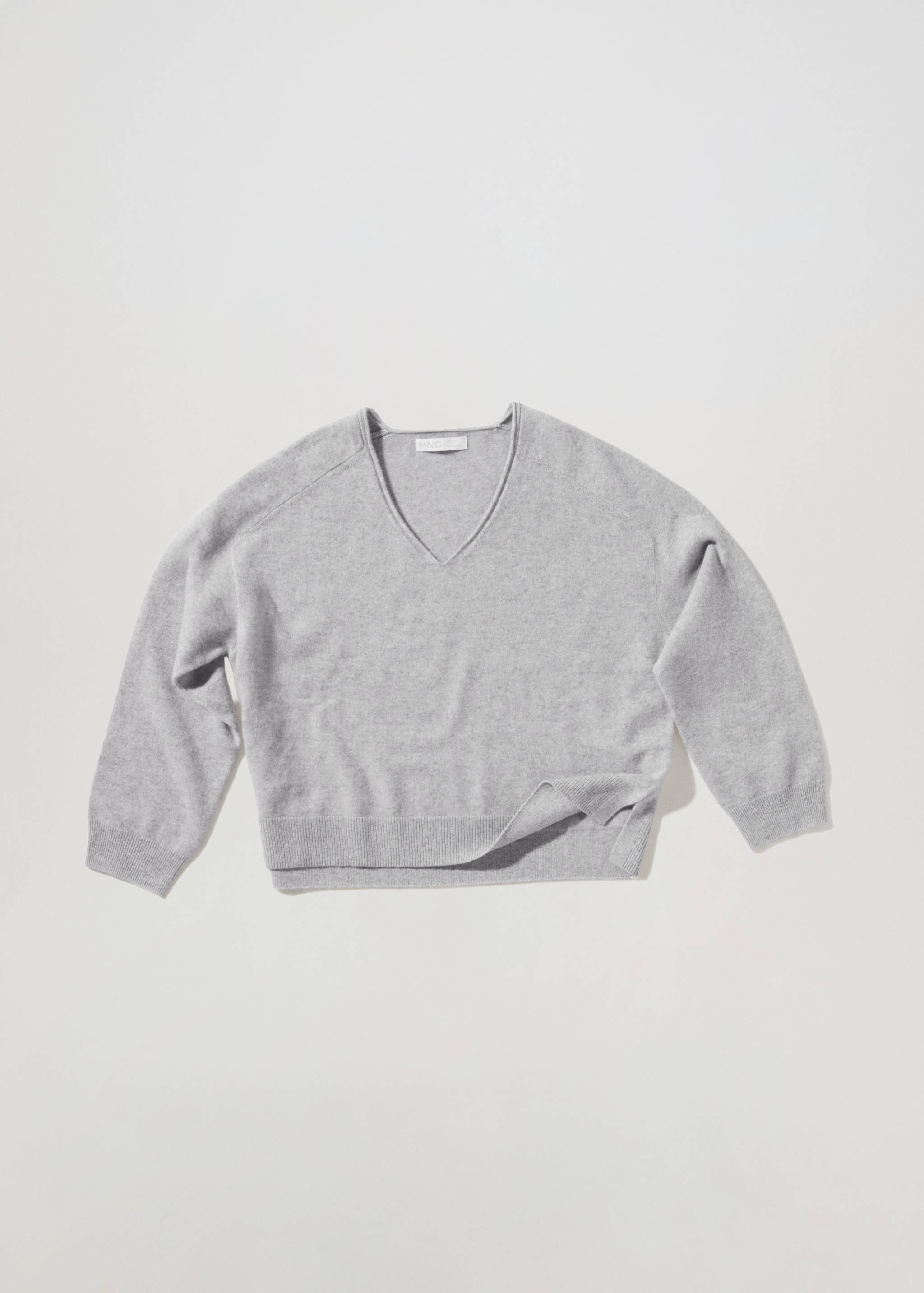 V-neck 100% cashmere sweater - Article without model