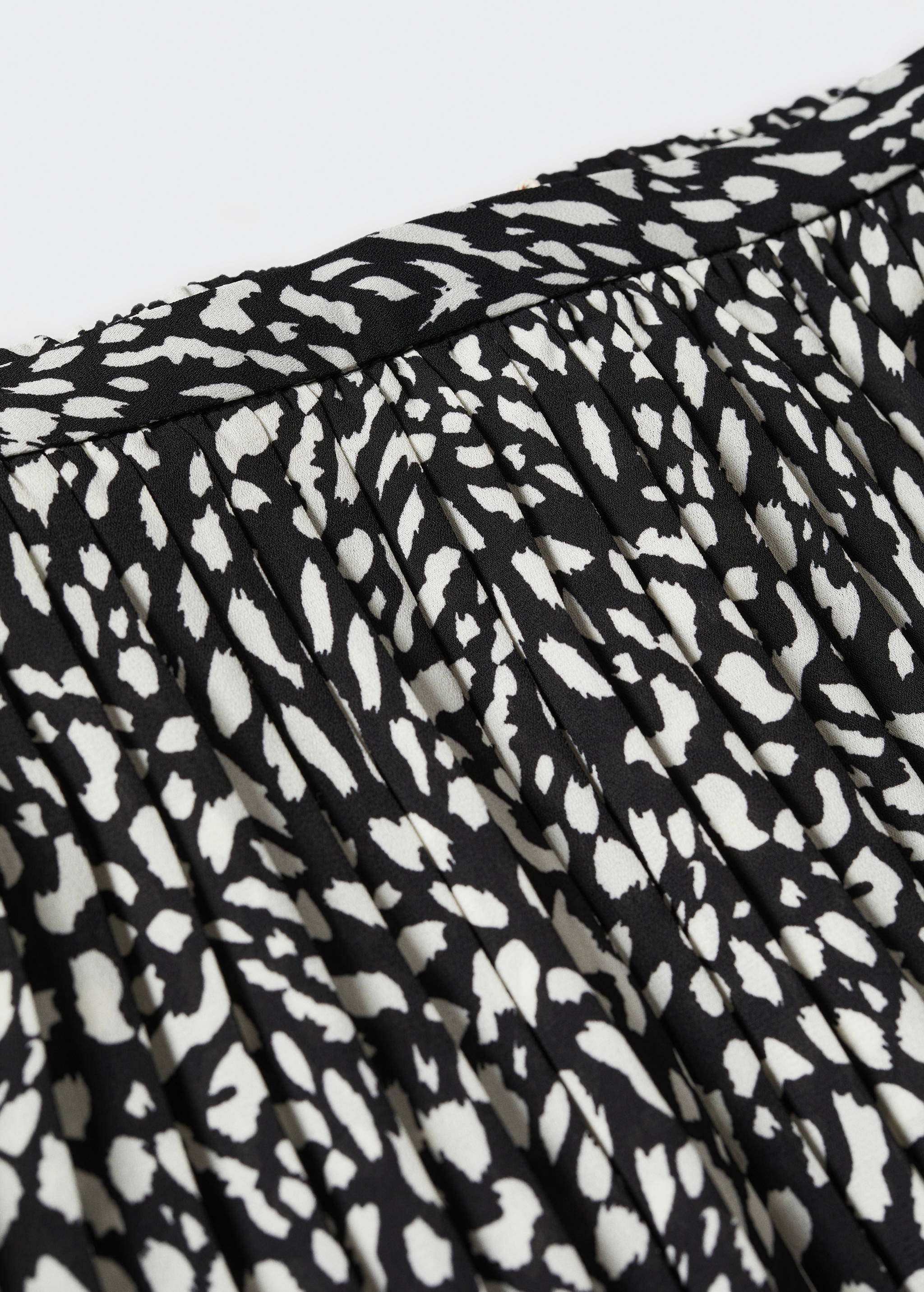 Pleated crossover skirt - Details of the article 8