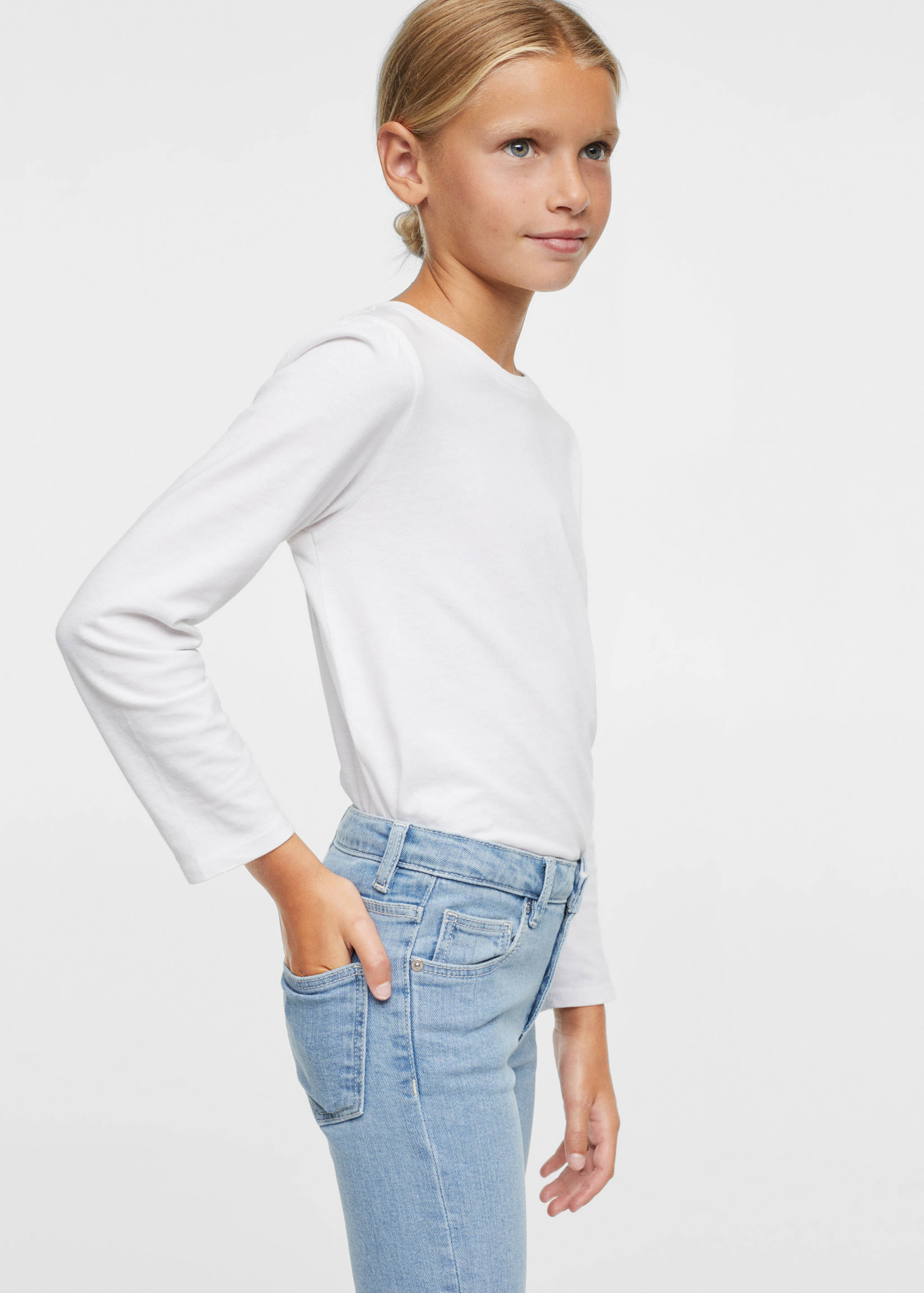 Skinny jeans with frayed hem  - Details of the article 2