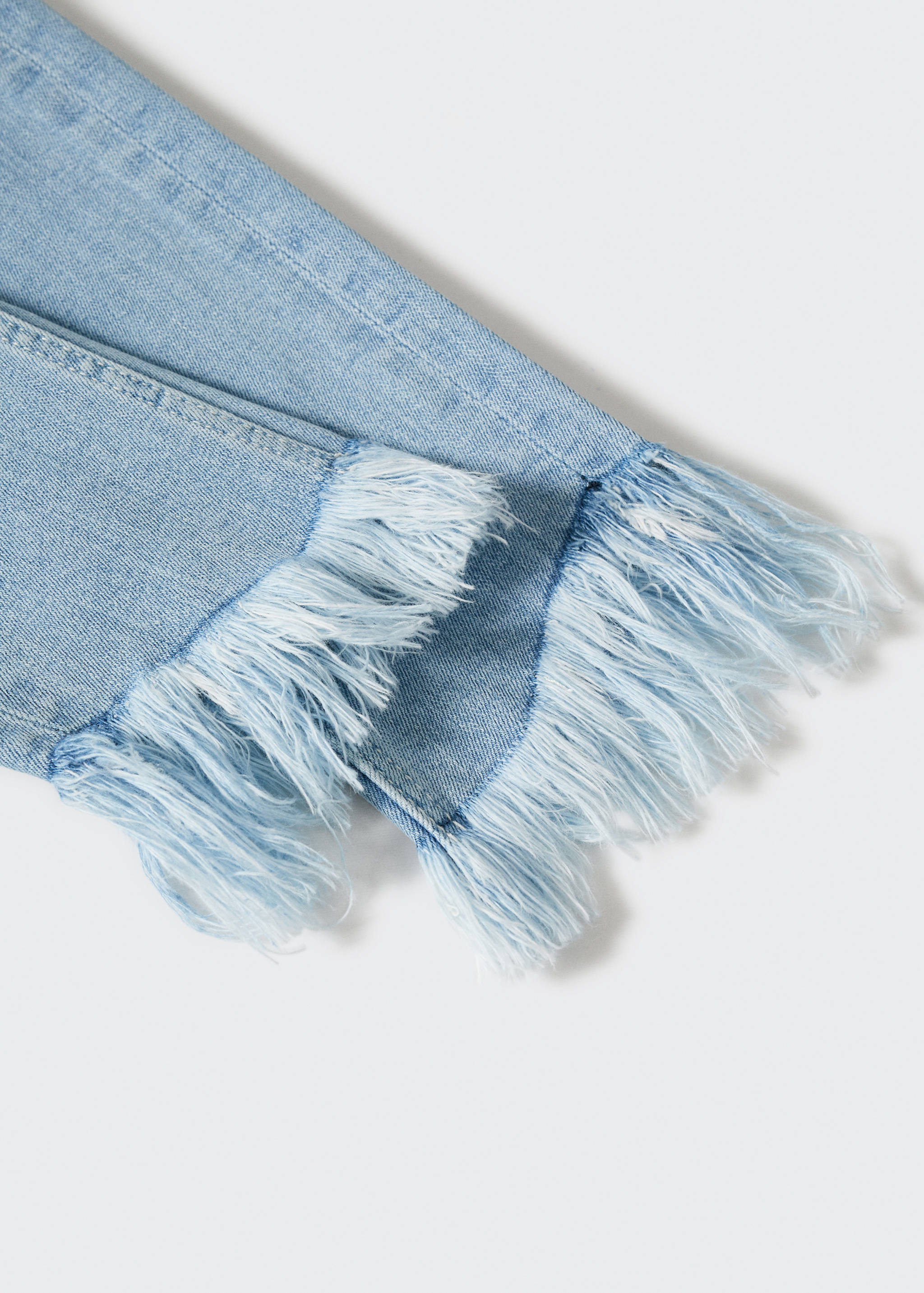 Skinny jeans with frayed hem  - Details of the article 8