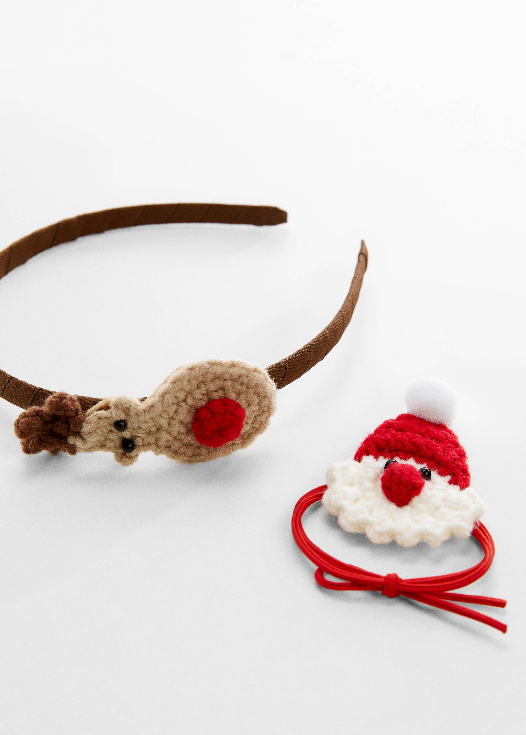 Serre-tête et chouchou de Noël - Plan moyen