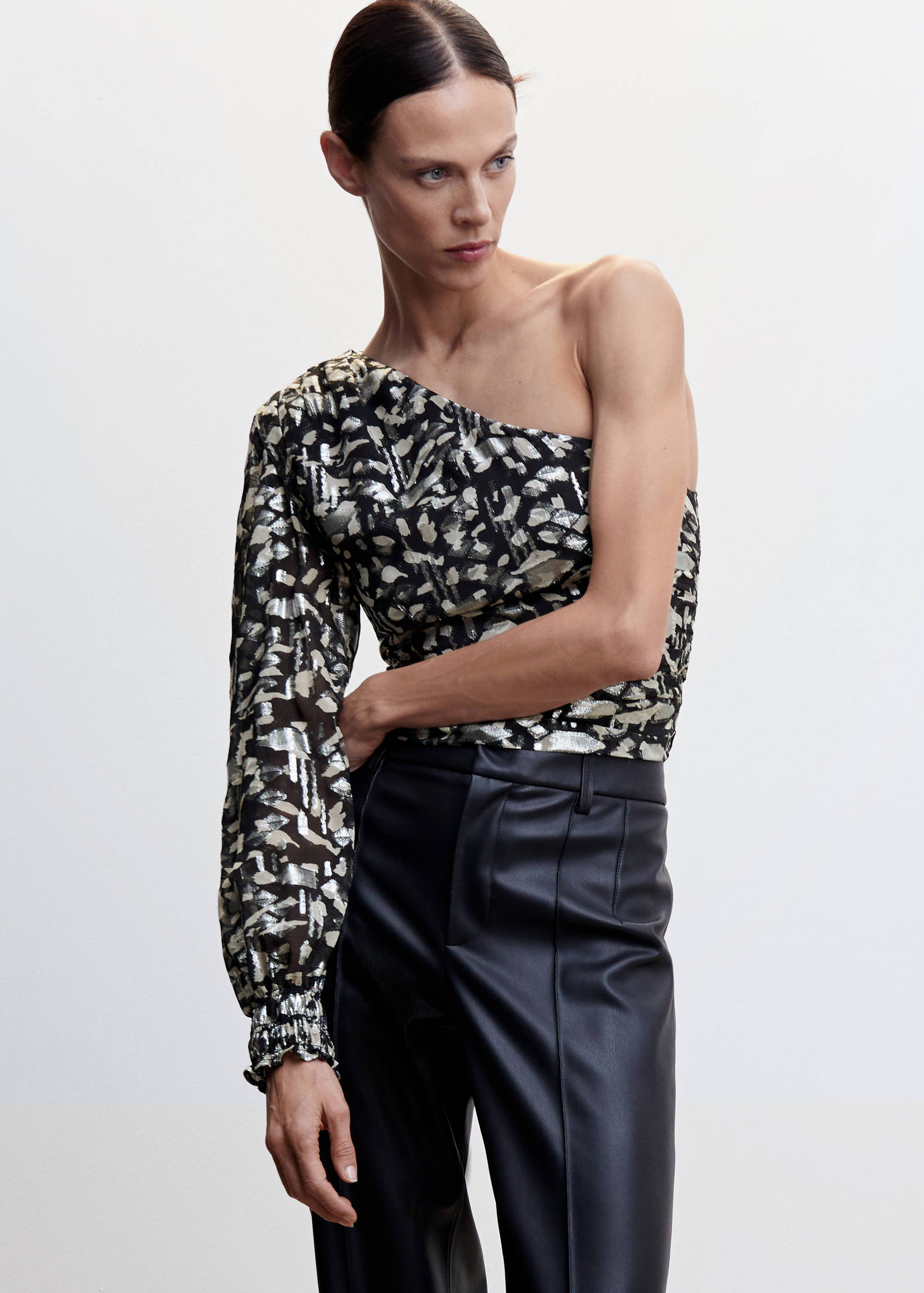 Asymmetrische Bluse mit Glanzdetail - Mittlere Ansicht