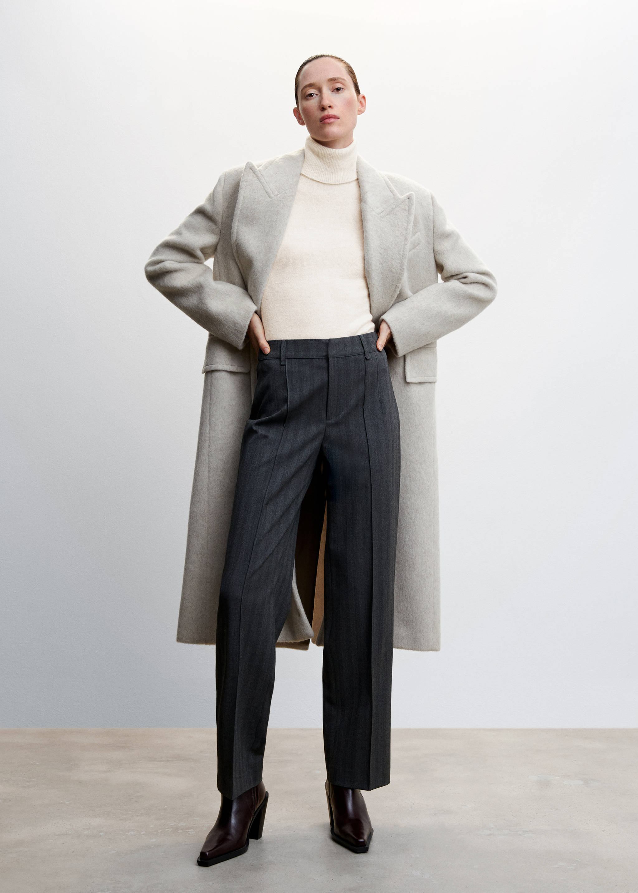 Turtleneck knitted sweater - General plane