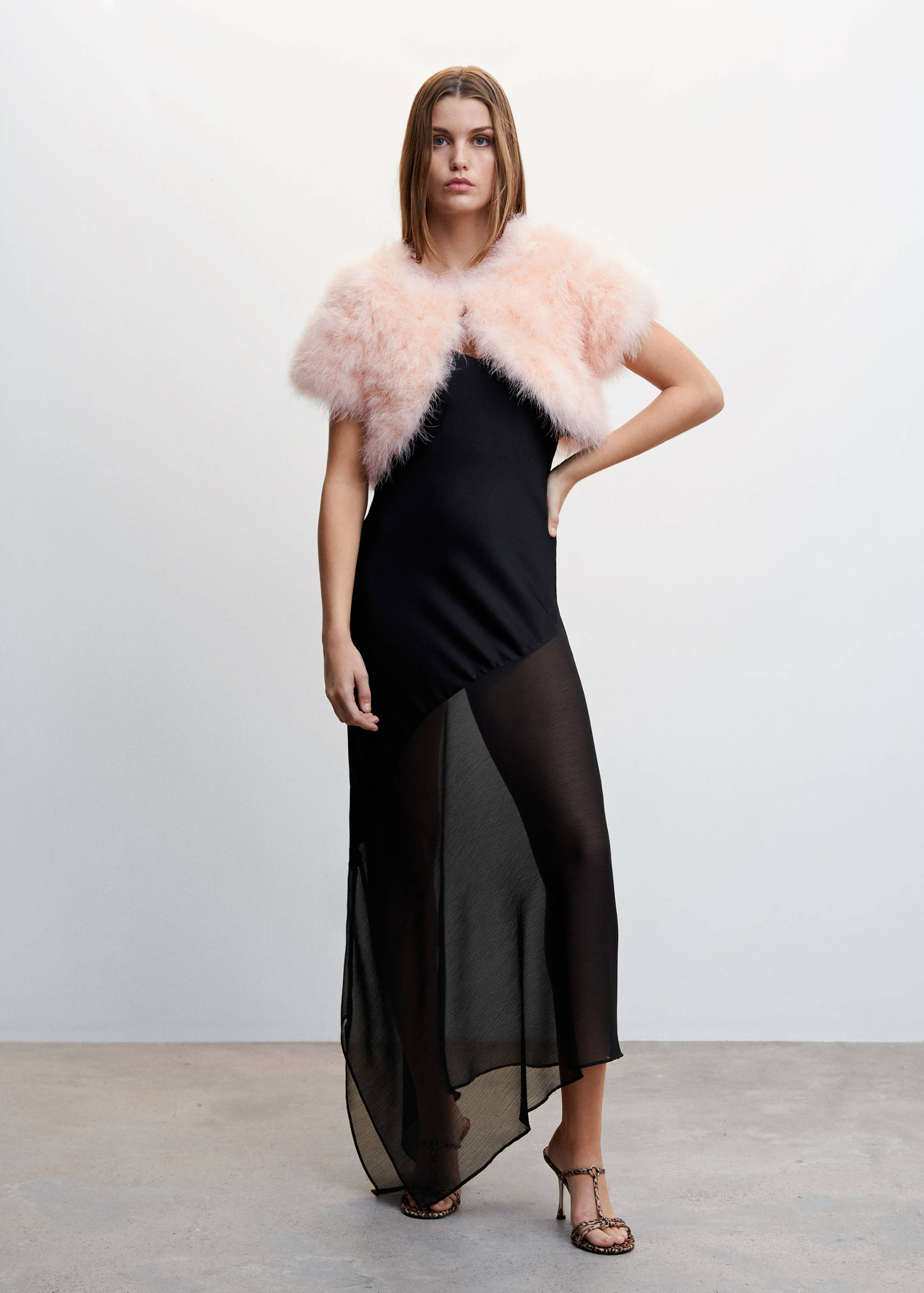 Bolero corto plumas - Plano general