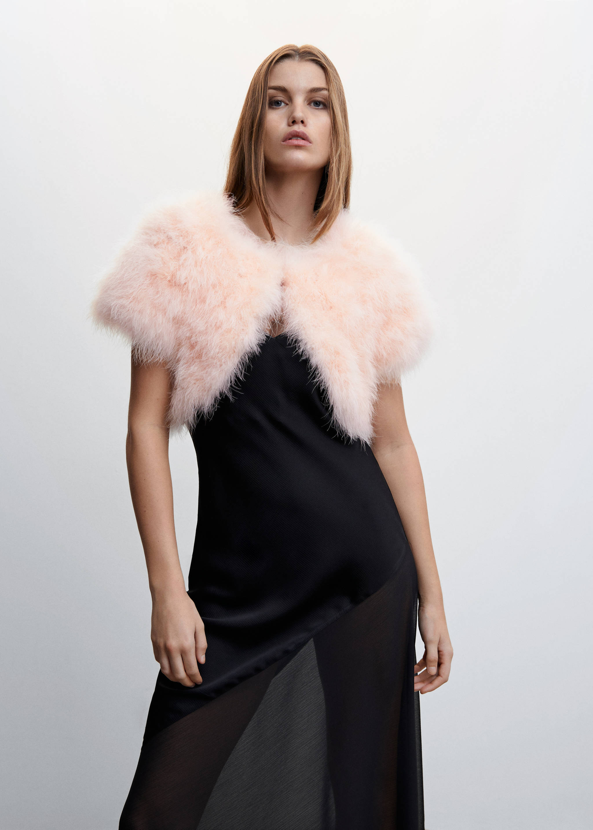 Bolero corto plumas - Plano medio