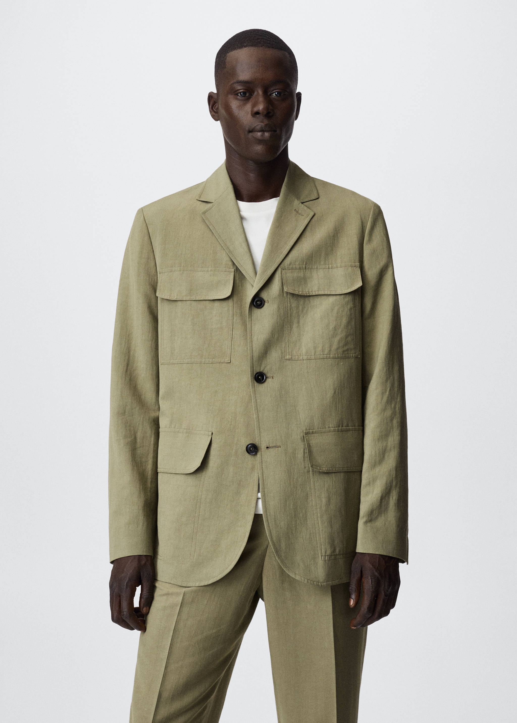 Americana lino bolsillos - Plano medio