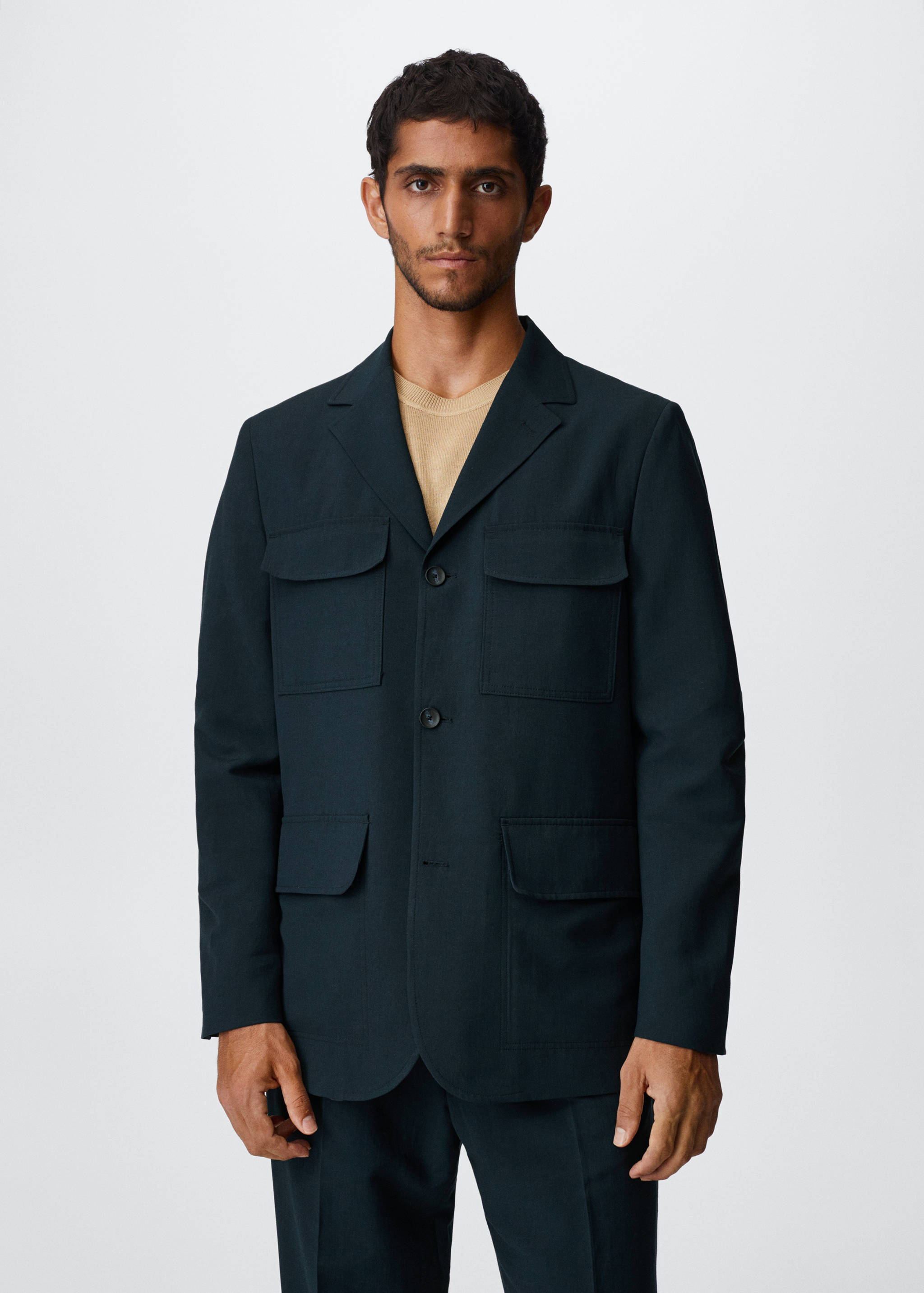 Americana lino bolsillos - Plano medio