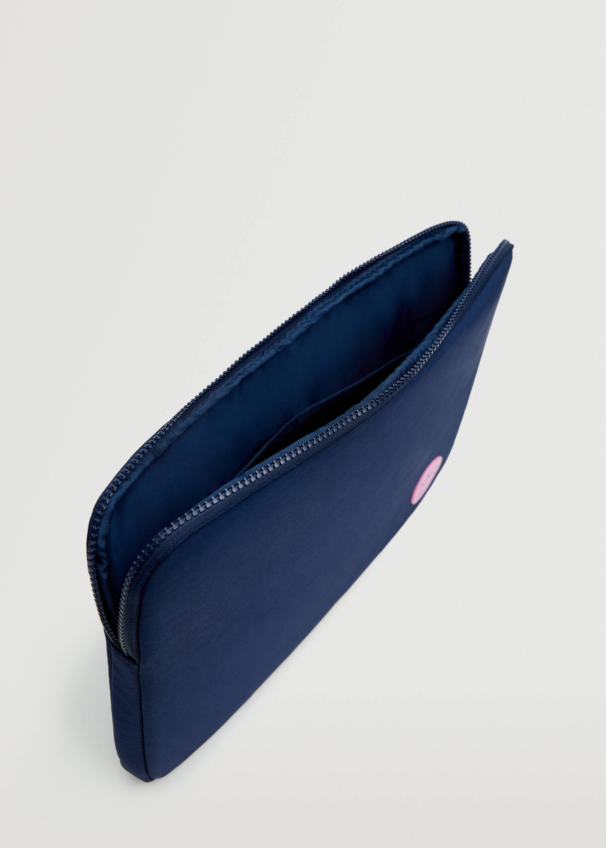 Laptophoes met knoopdetail - Detail van het artikel 2