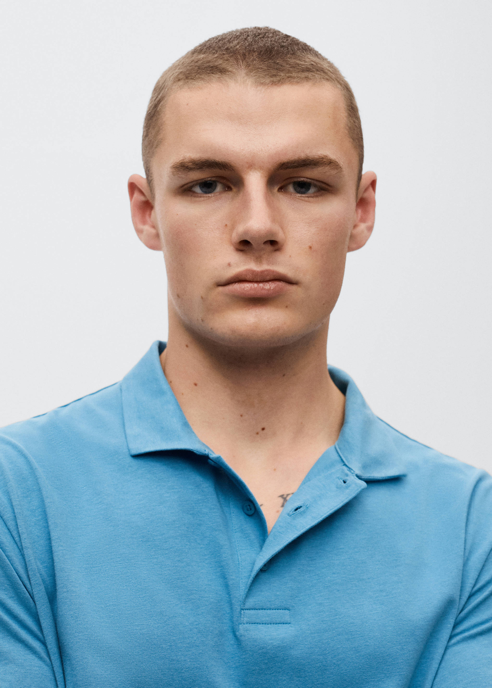 Lightweight cotton polo shirt - Details of the article 1