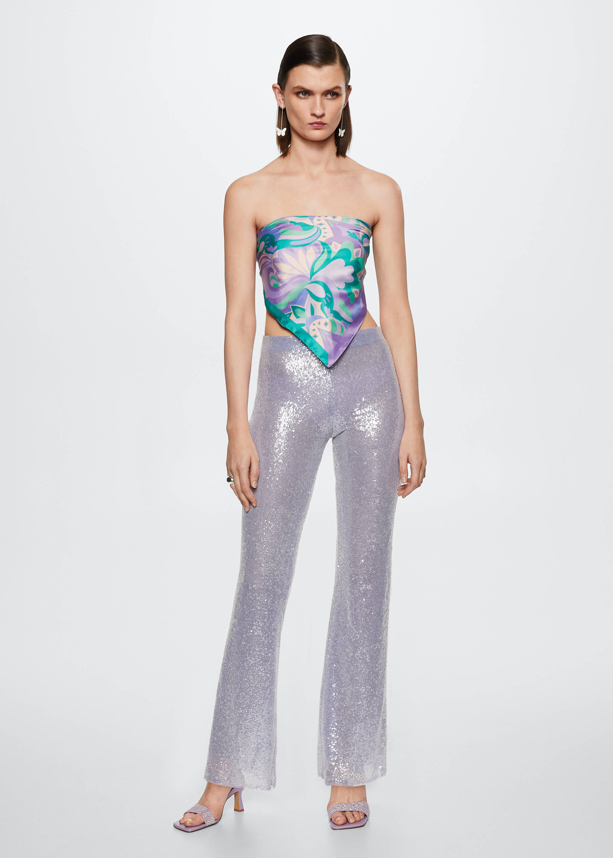 Pantaloni cu paiete - Plan general