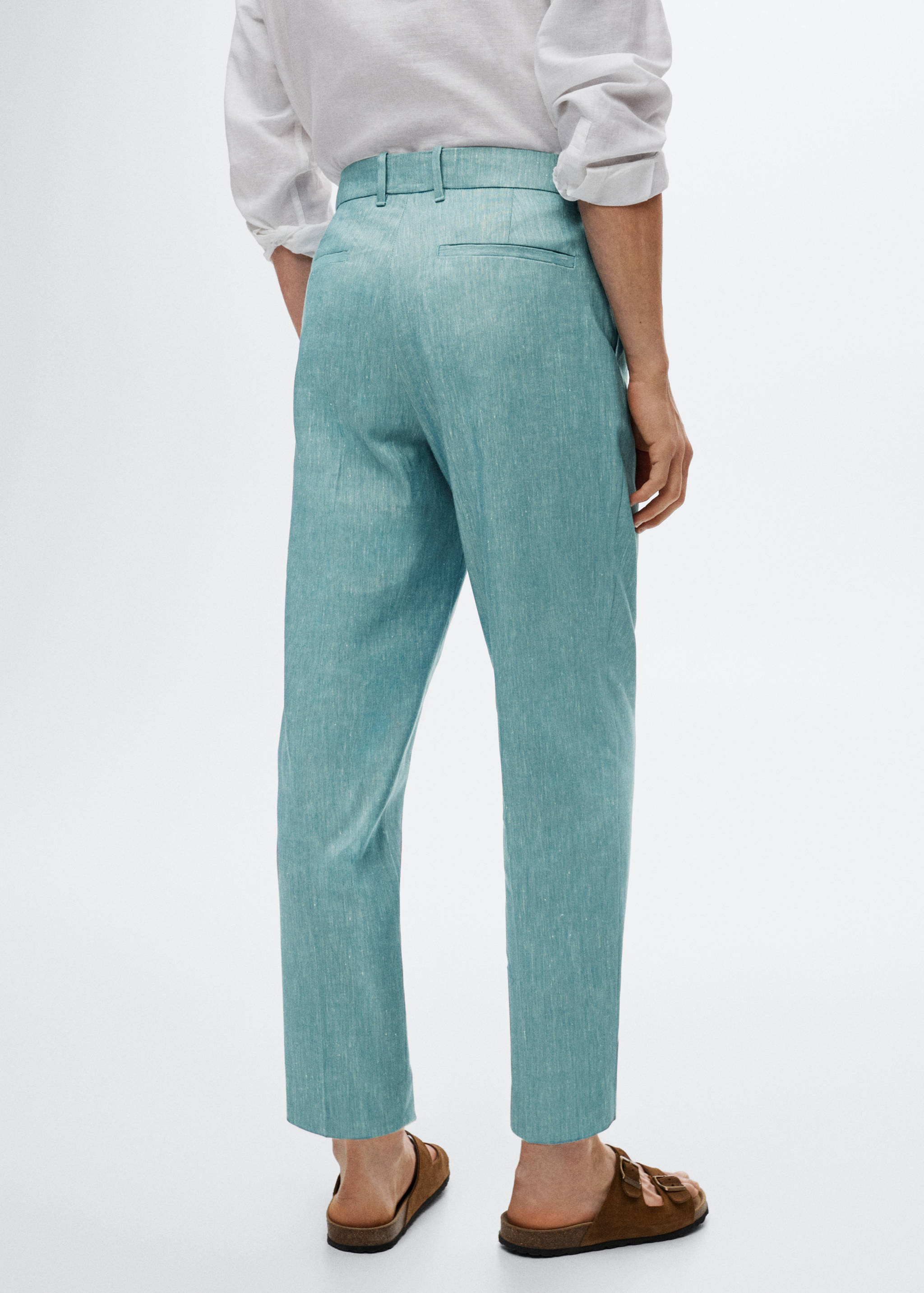 Pleated linen trousers - Reverse of the article