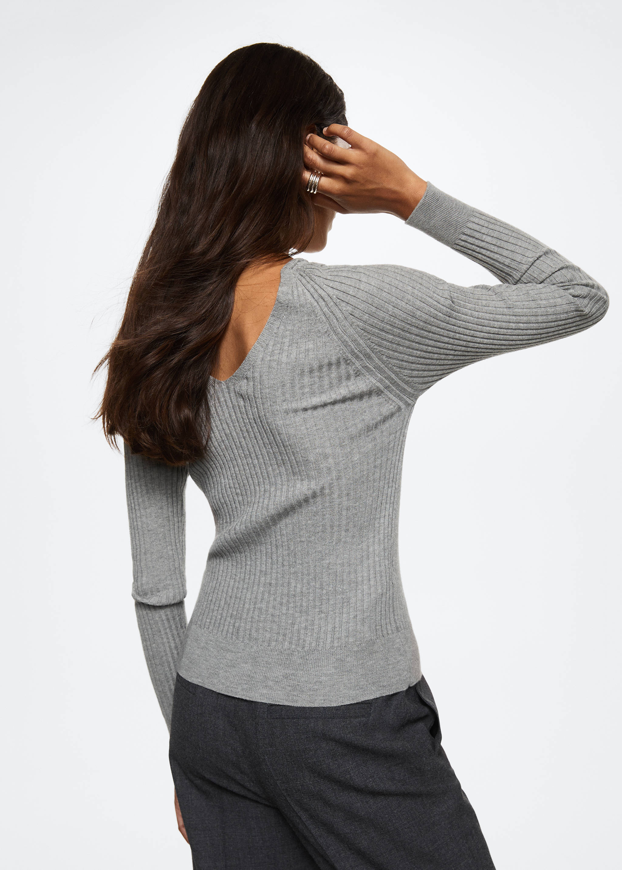 Geknöpfter Cardigan mit Rippstruktur - Rückseite des Artikels