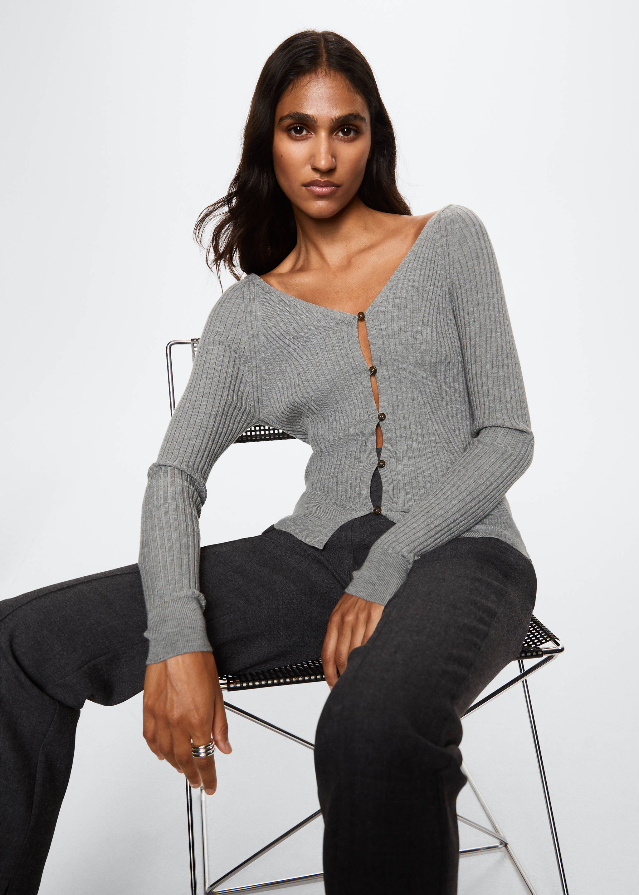 Geknöpfter Cardigan mit Rippstruktur - Detail des Artikels 2