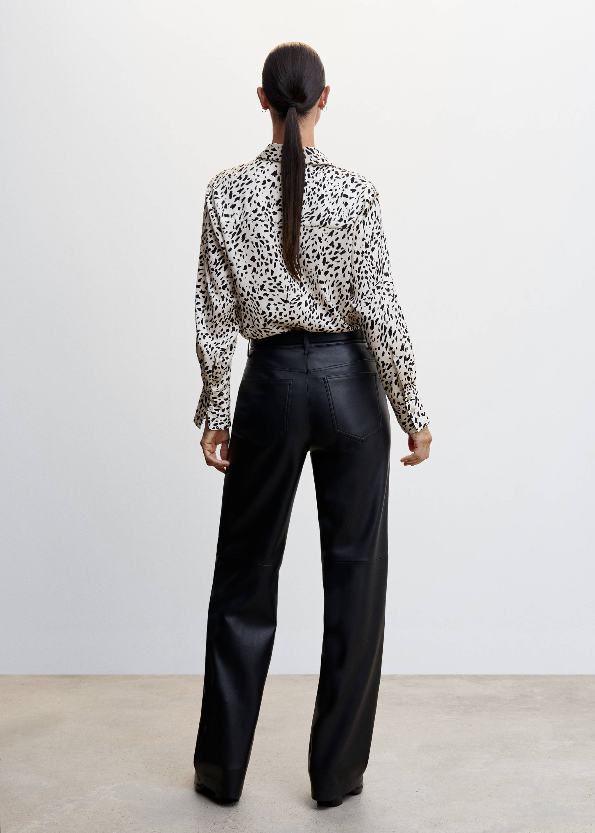 Camisa fluida satinada - Reverso del artículo