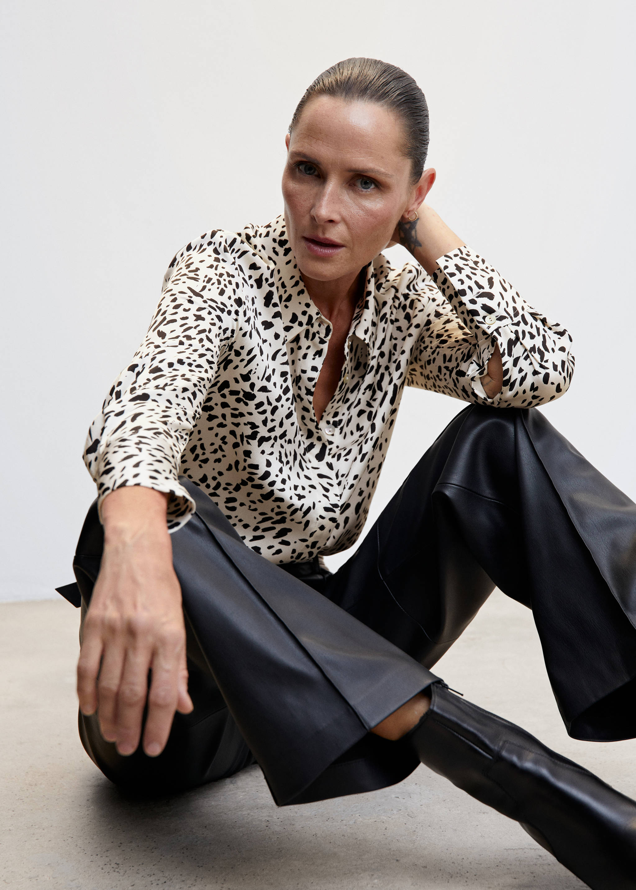 Camisa fluida satinada - Detalle del artículo 2