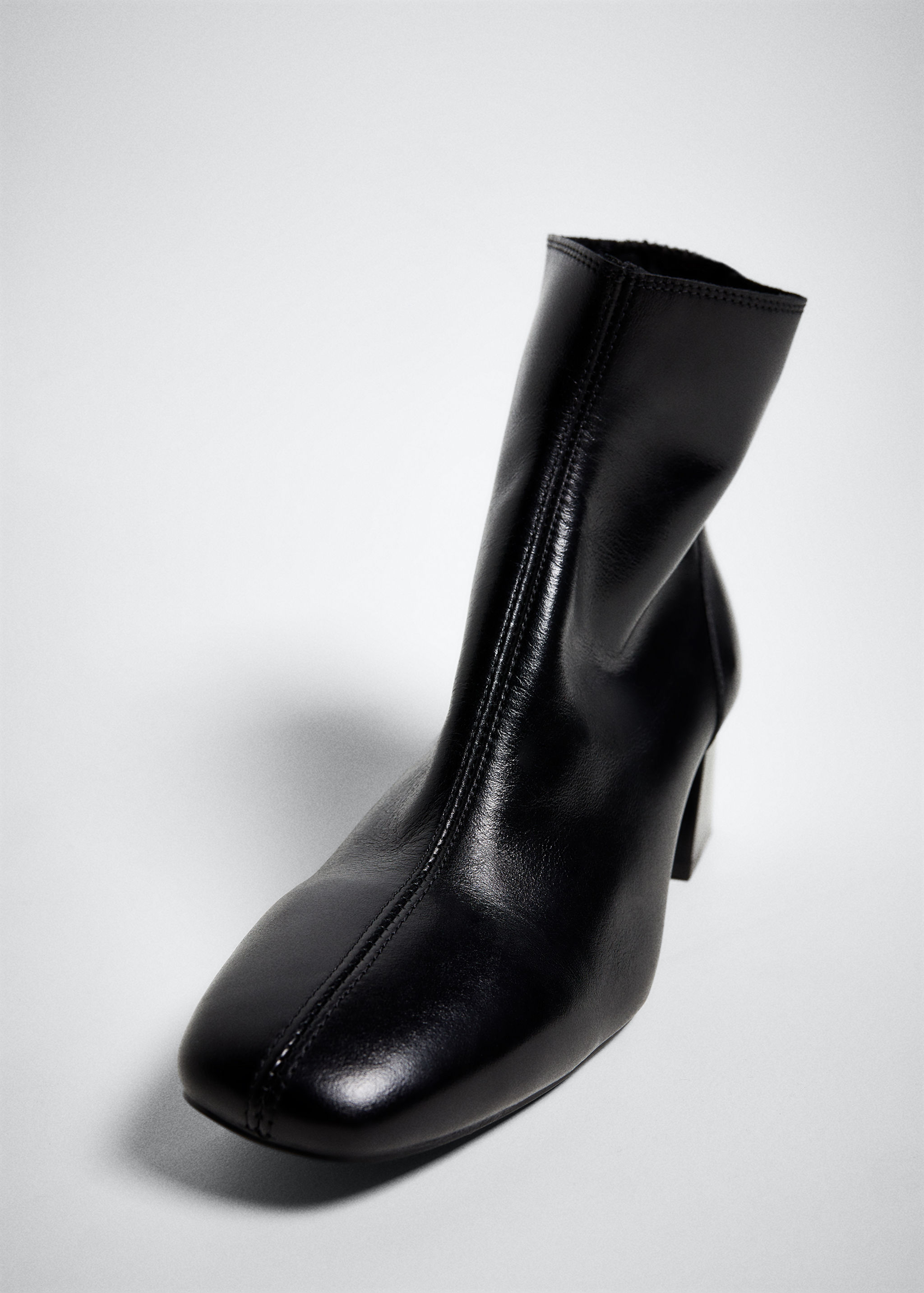 Heeled leather ankle boots - Medium plane