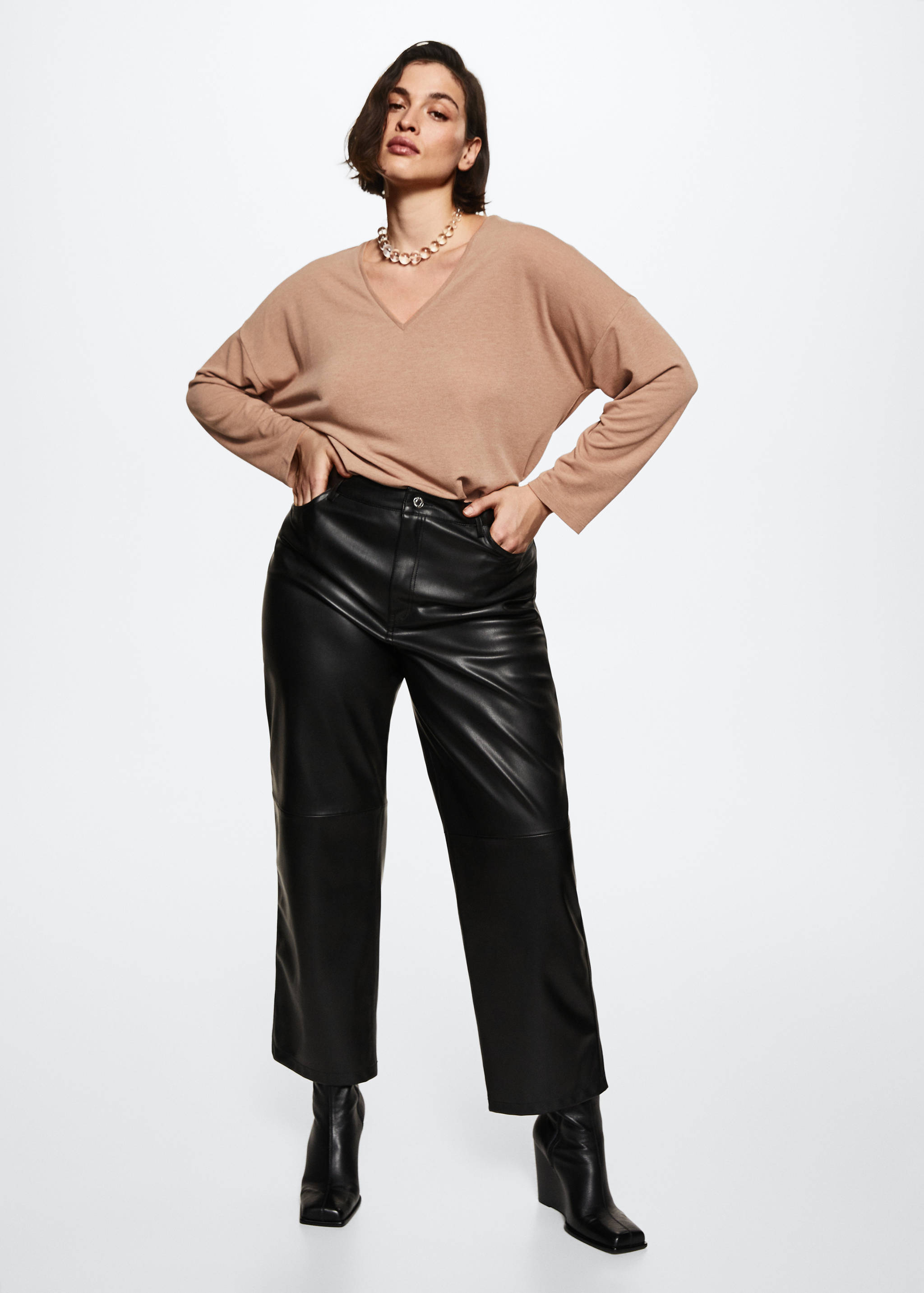 V-neck T-shirt - Details of the article 3