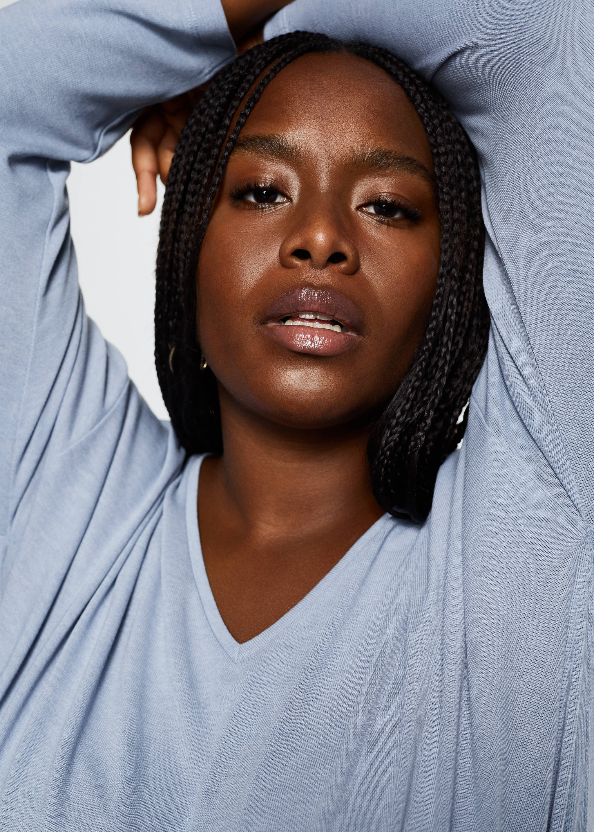 V-neck T-shirt - Details of the article 4