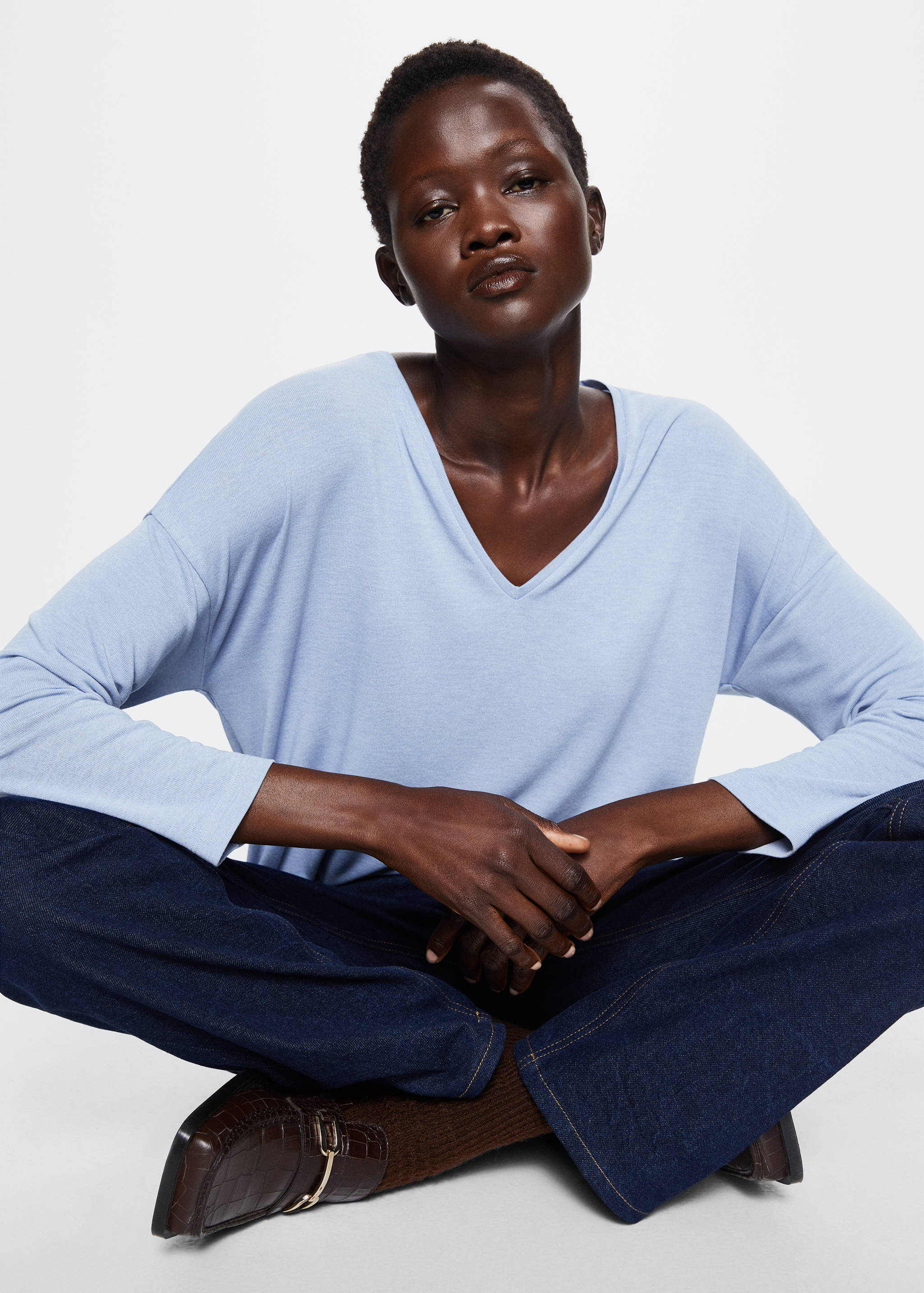 V-neck T-shirt - Details of the article 2