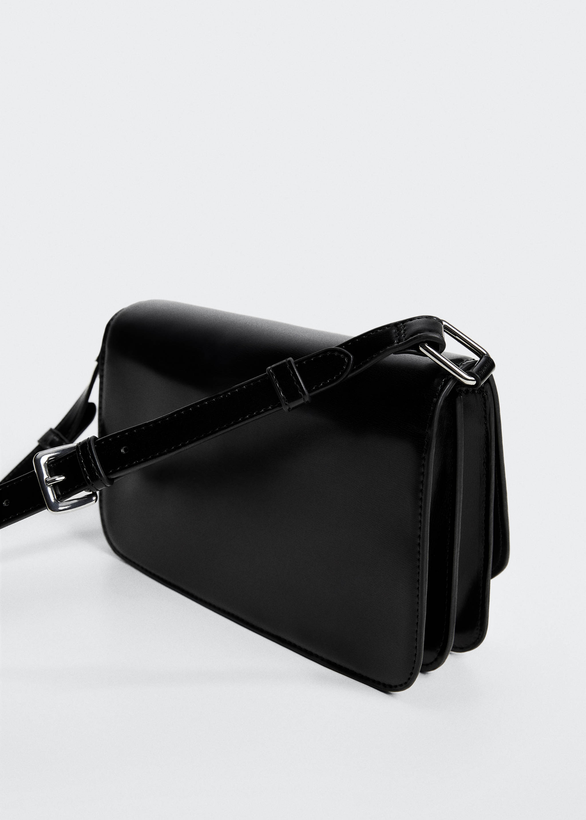 Shoulder bag with strap - Details of the article 2