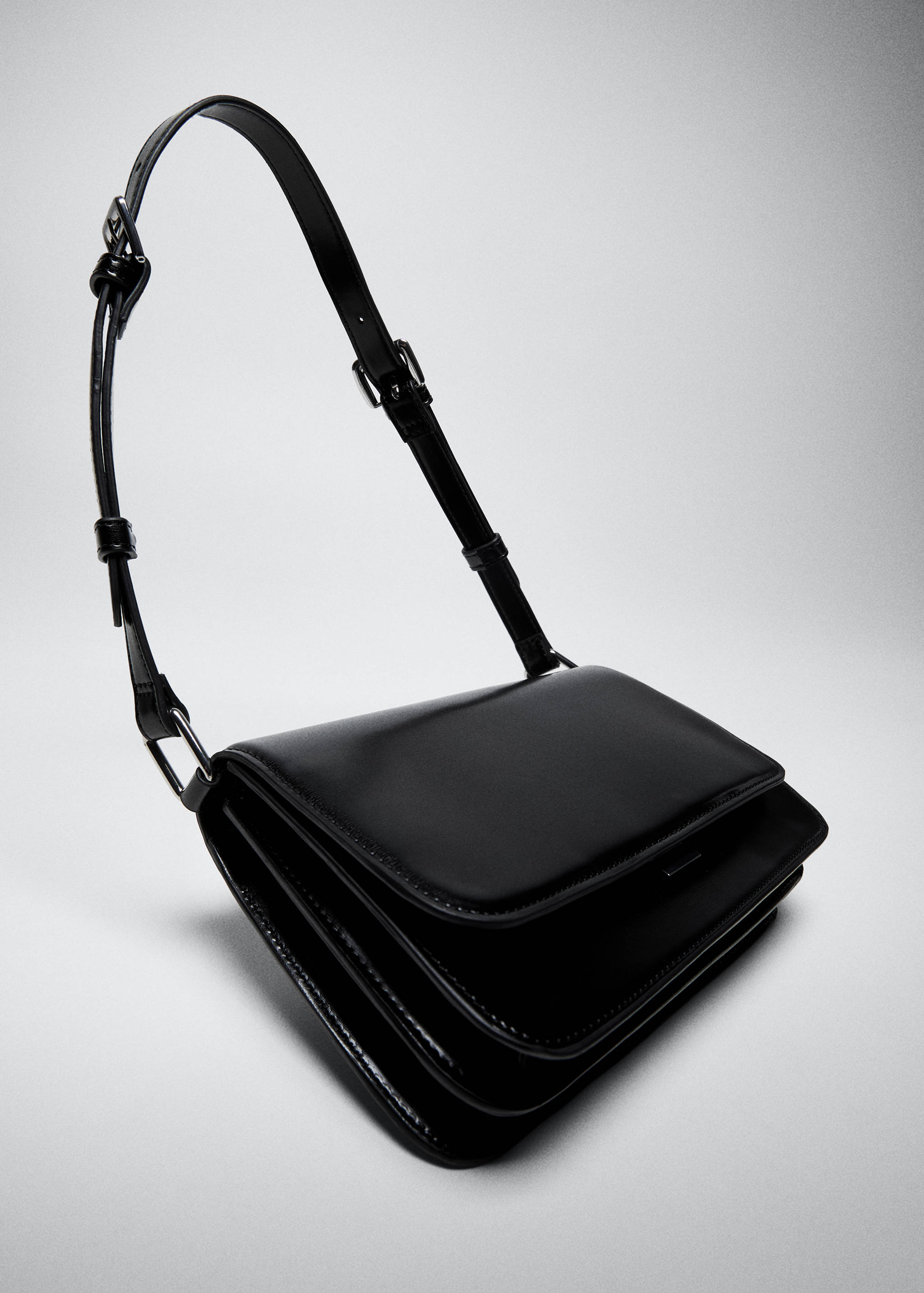 Shoulder bag with strap - Details of the article 5