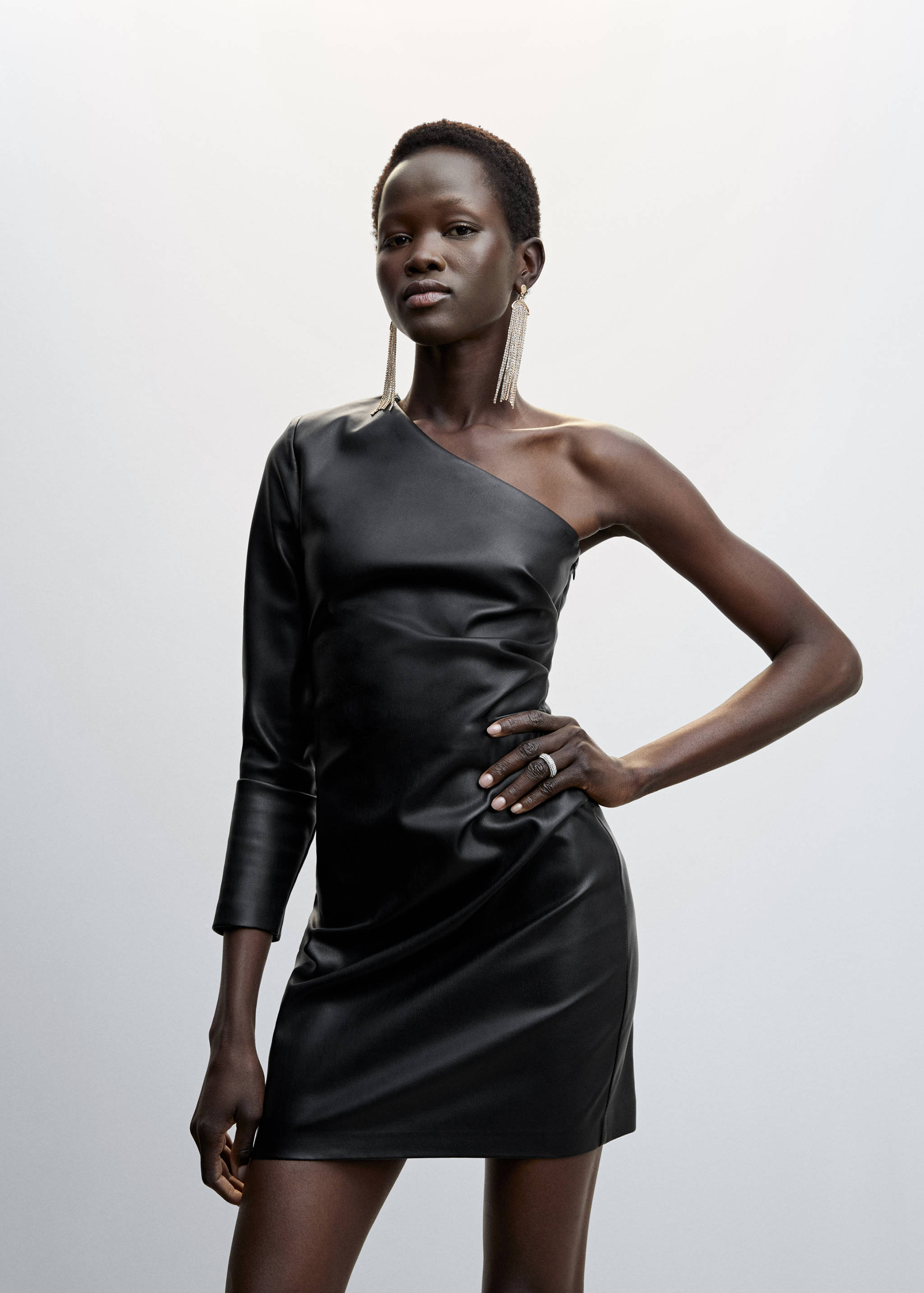 Vestido asimétrico efecto piel - Plano medio