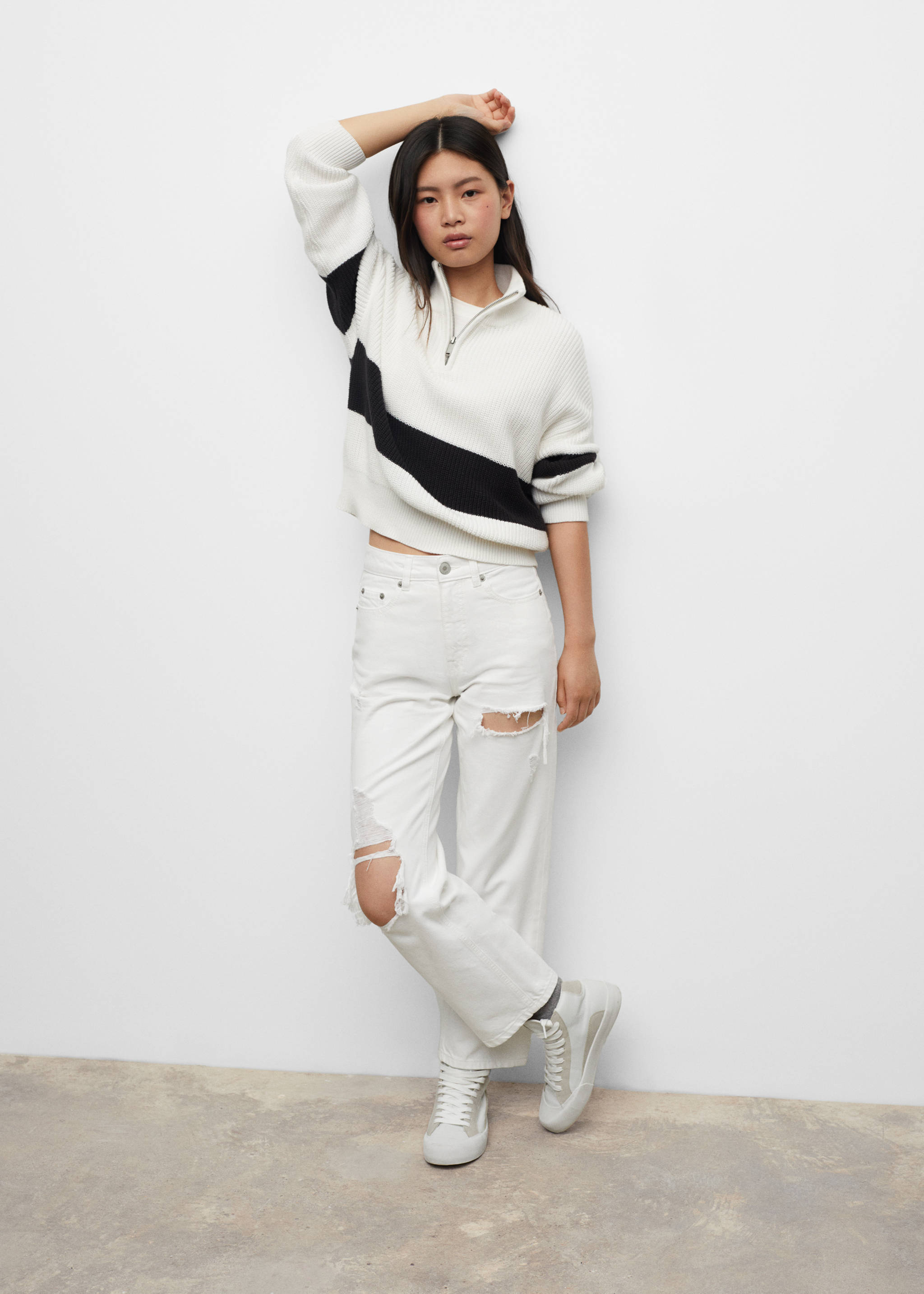Straight-fit decorative rips jeans - Details of the article 3