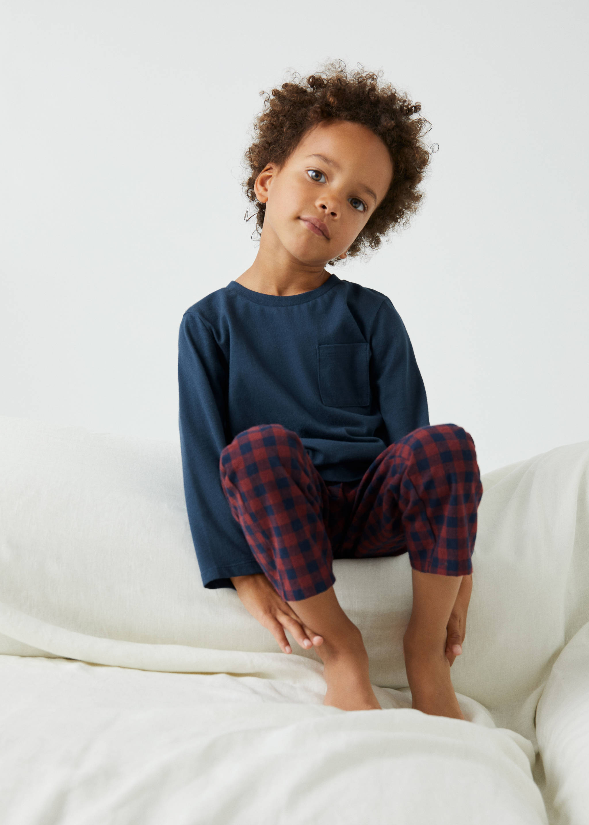 Pijama dos piezas largo cuadros - Plano medio