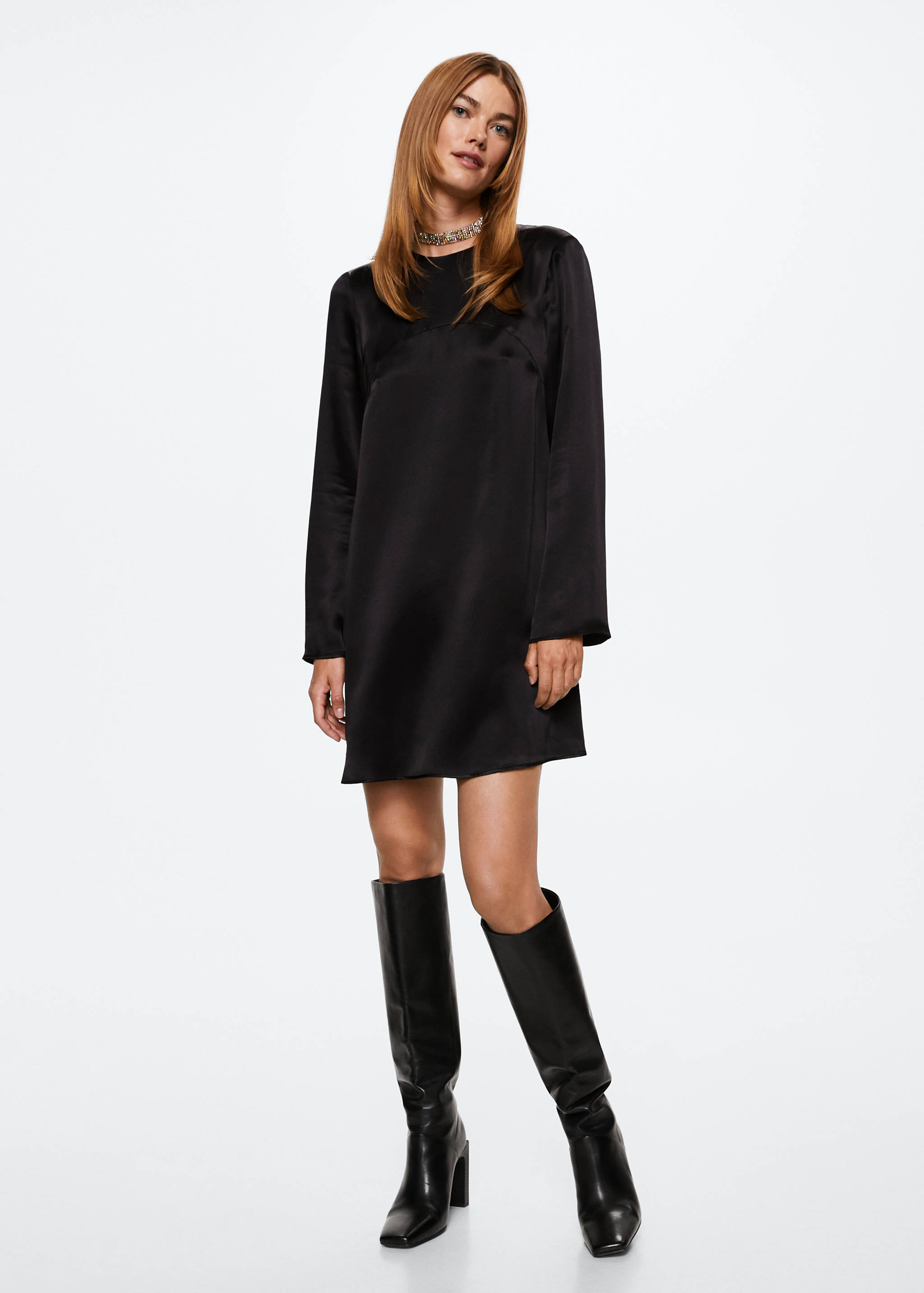 Rochie satinată - Plan general