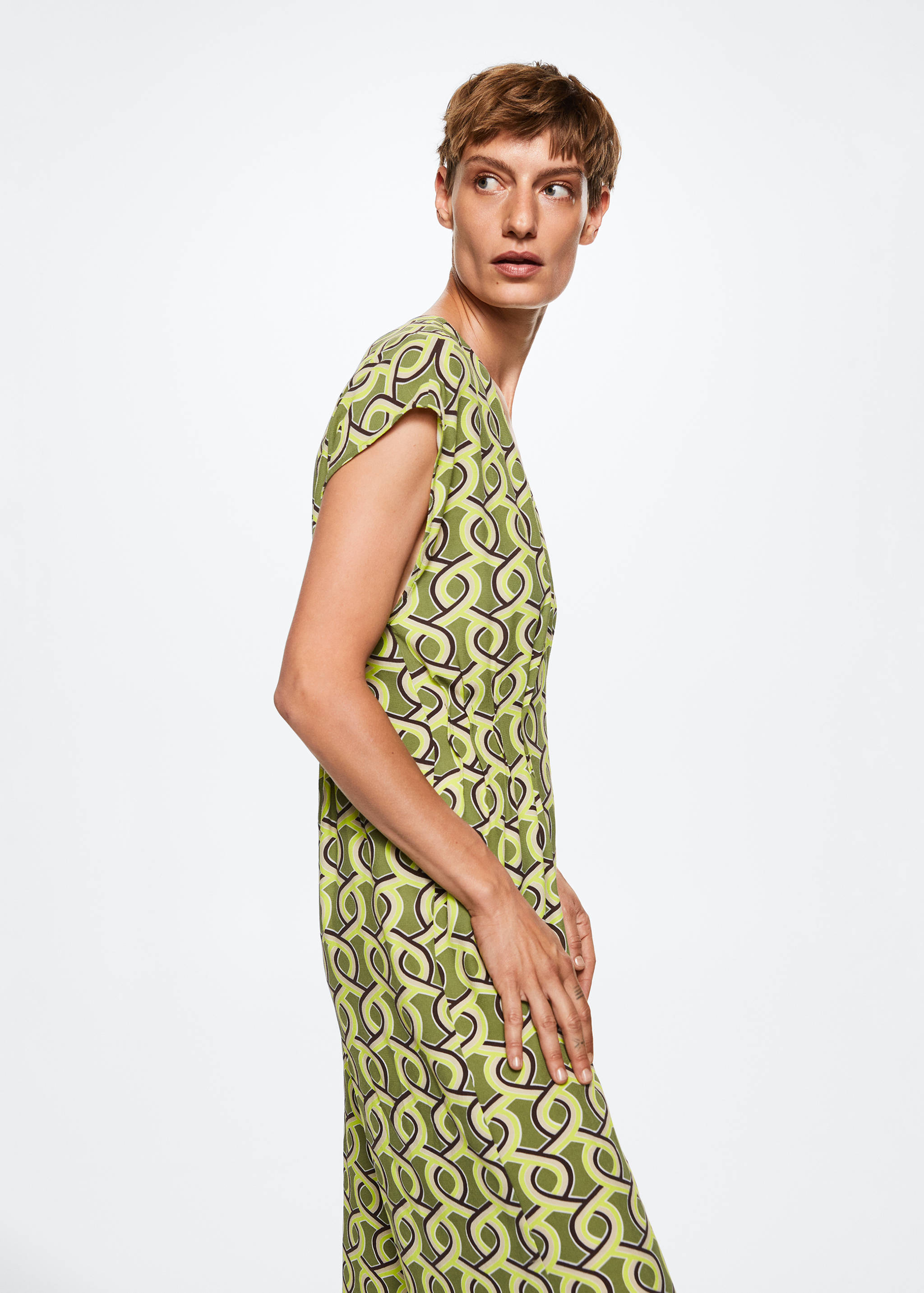 Combinaison détails plissés - Plan moyen