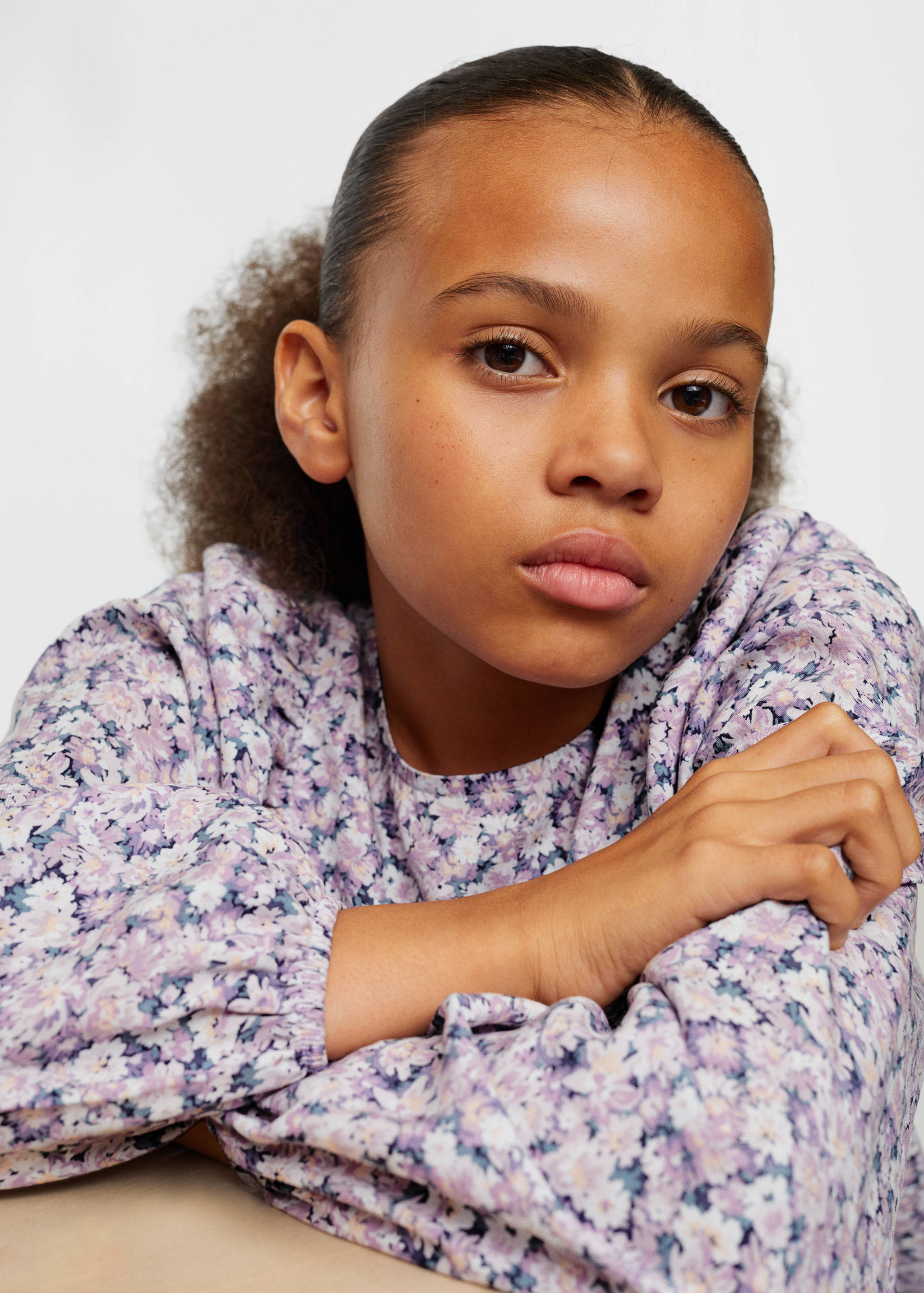 Bluzka w kwiaty - Plan średni