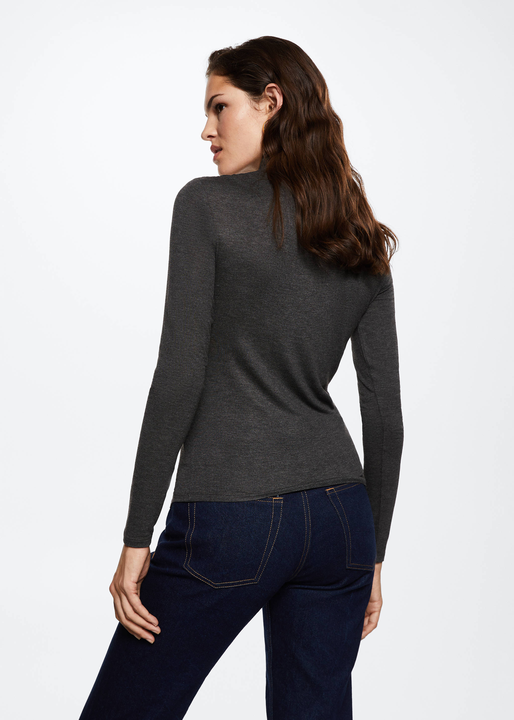 Turtleneck long-sleeved t-shirt - Reverse of the article