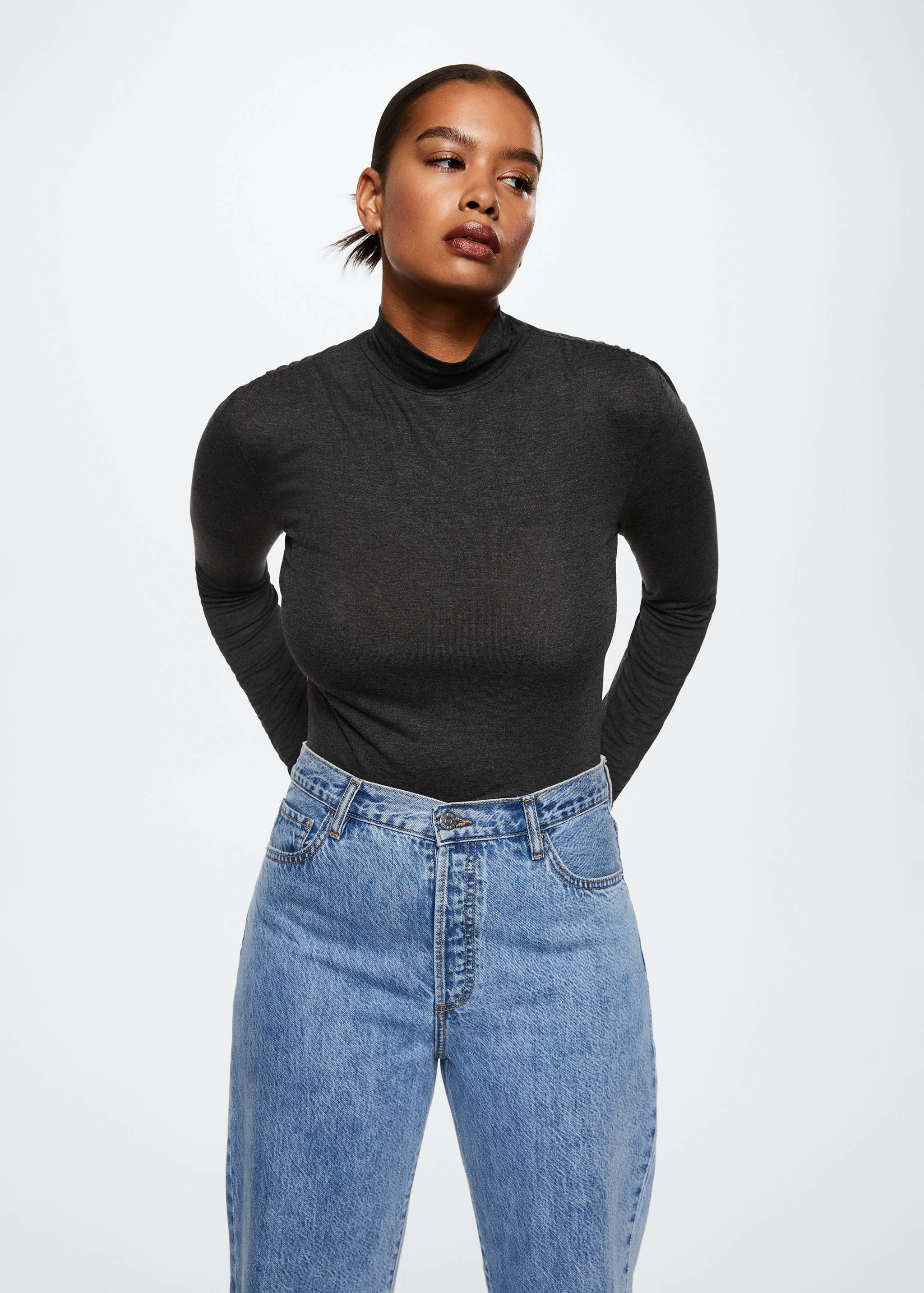 Turtleneck long-sleeved t-shirt - Details of the article 3