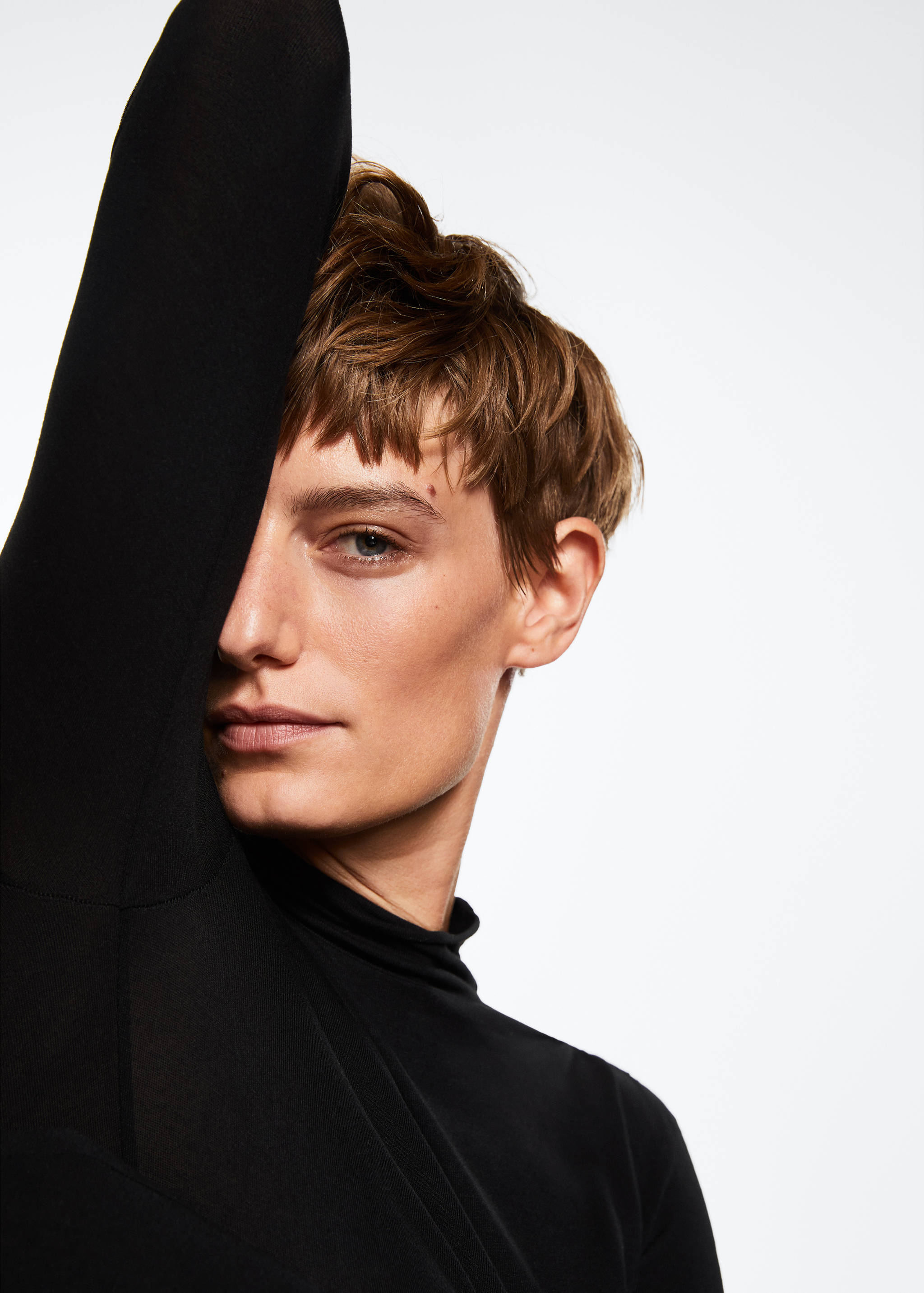 Turtleneck long-sleeved t-shirt - Details of the article 1