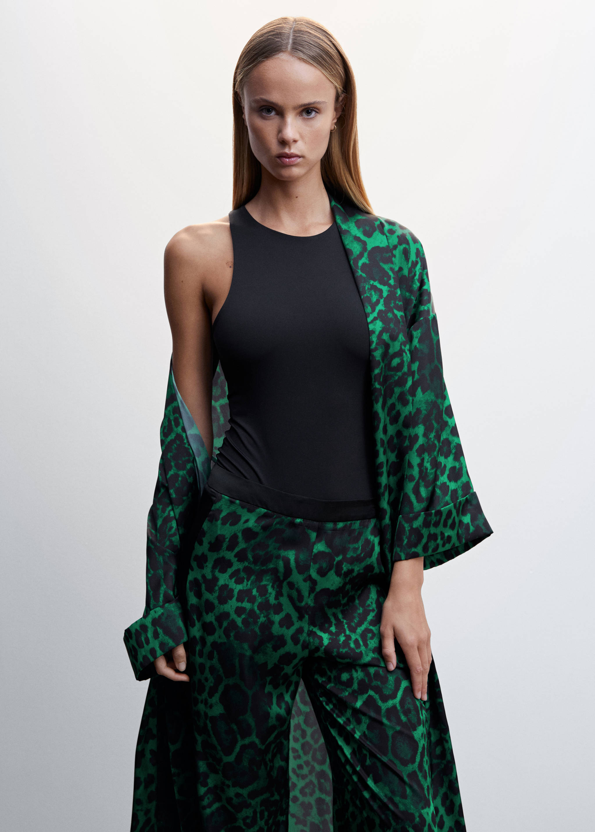 Pantalón fluido leopardo  - Plano medio