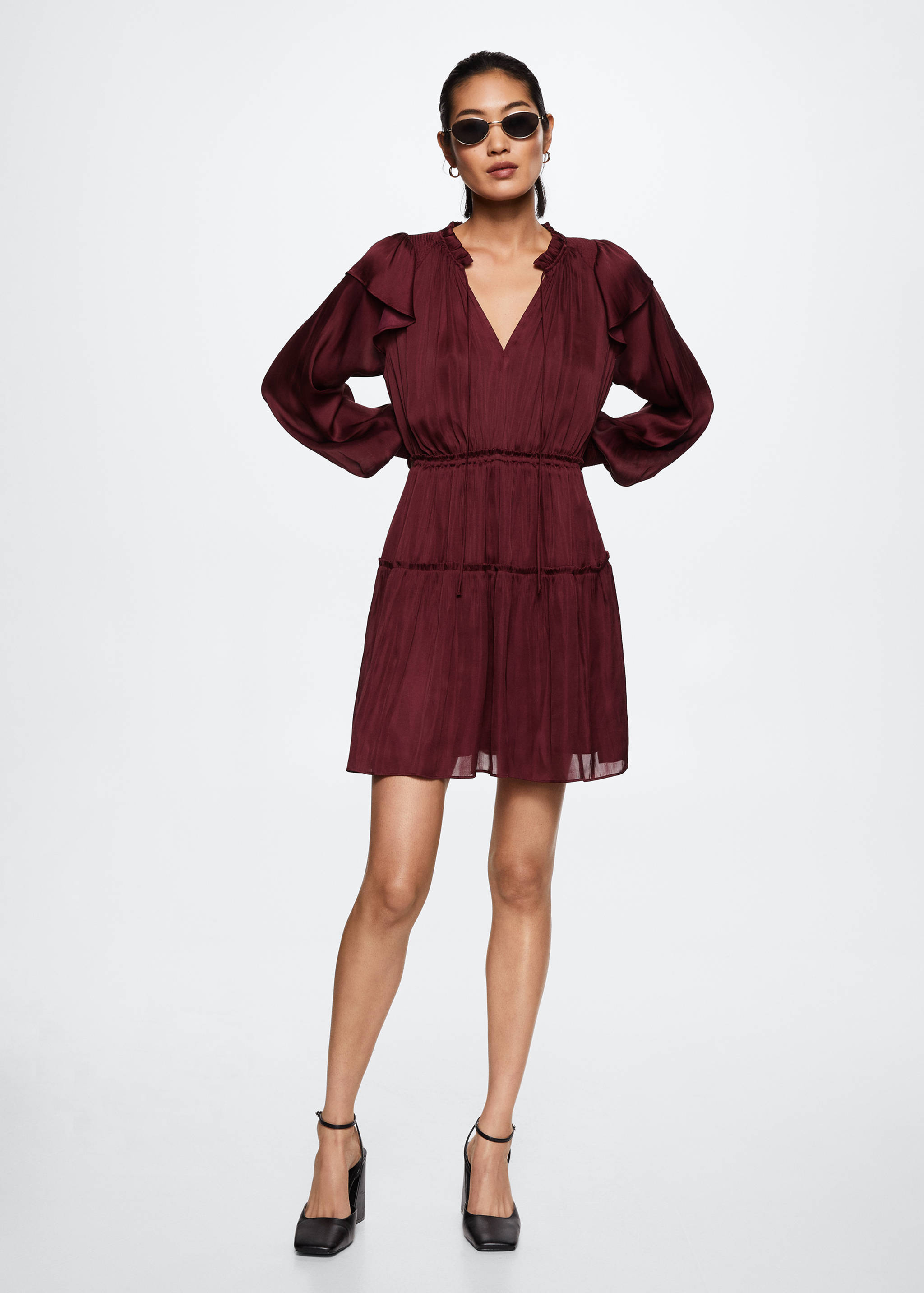 Vestido satinado volantes - Plano general