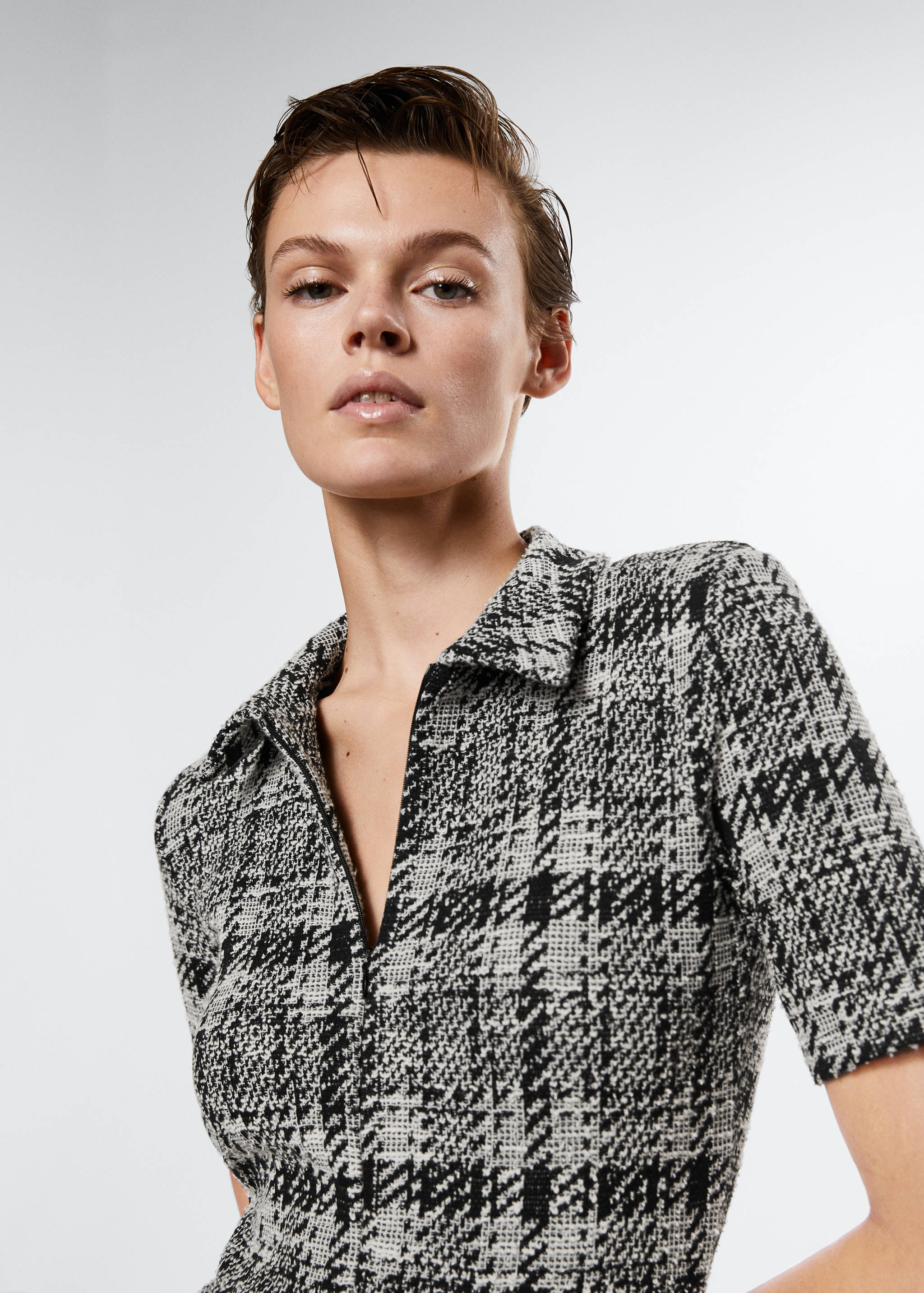 Short-sleeved tweed jumpsuit - Details of the article 4