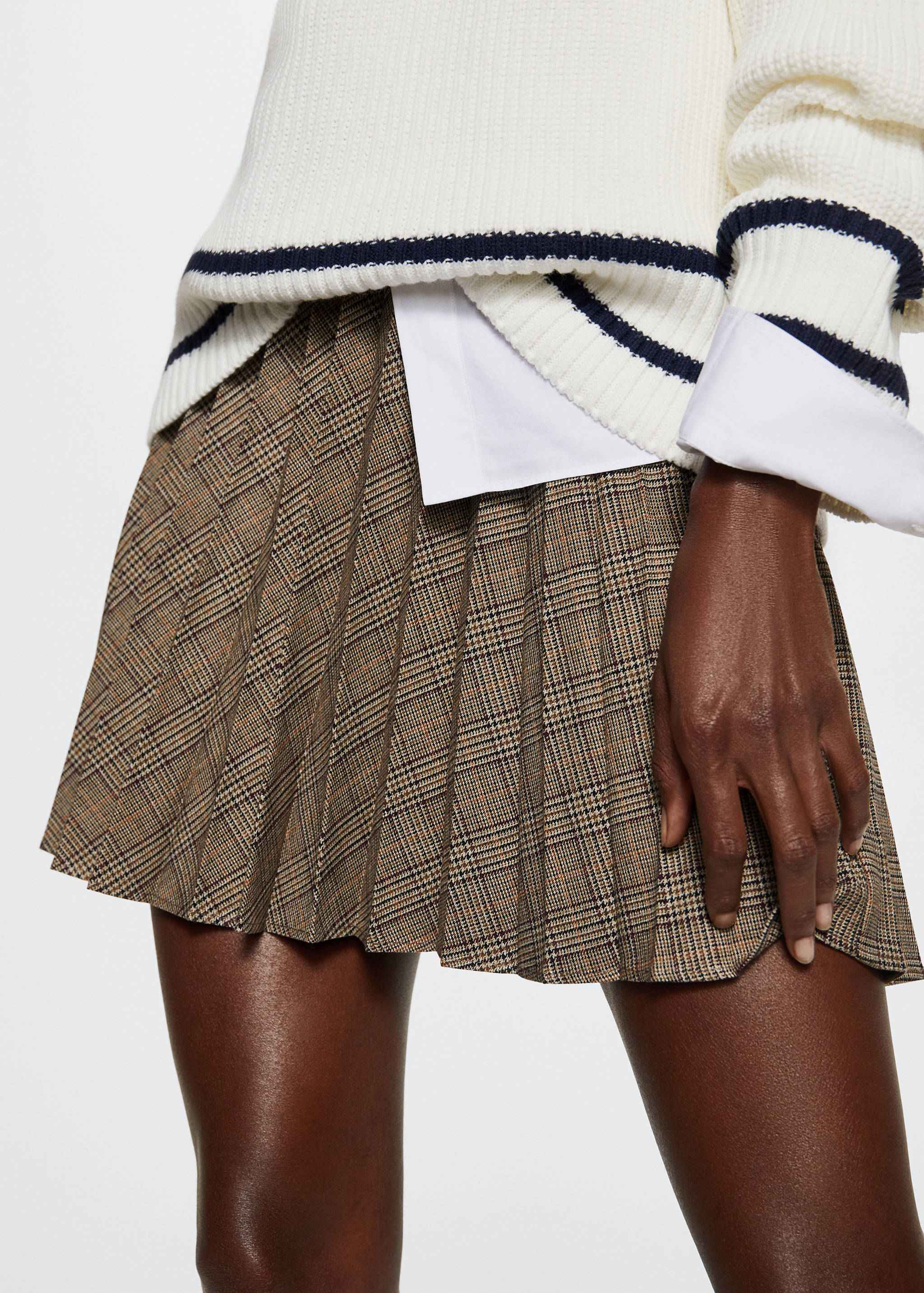 Rutig kjol med motveck - Bild av mittparti