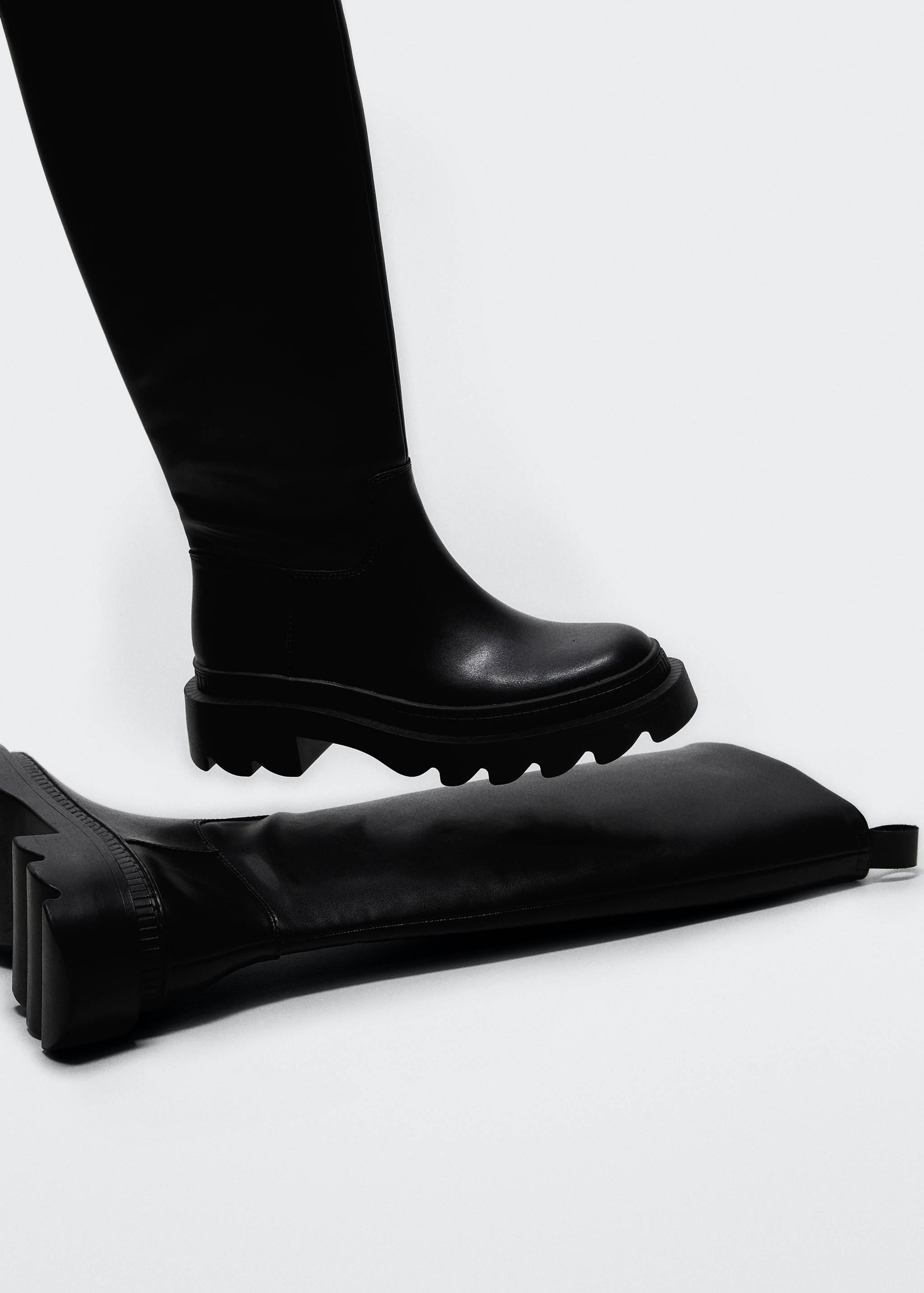 High boots with track sole - Details of the article 2