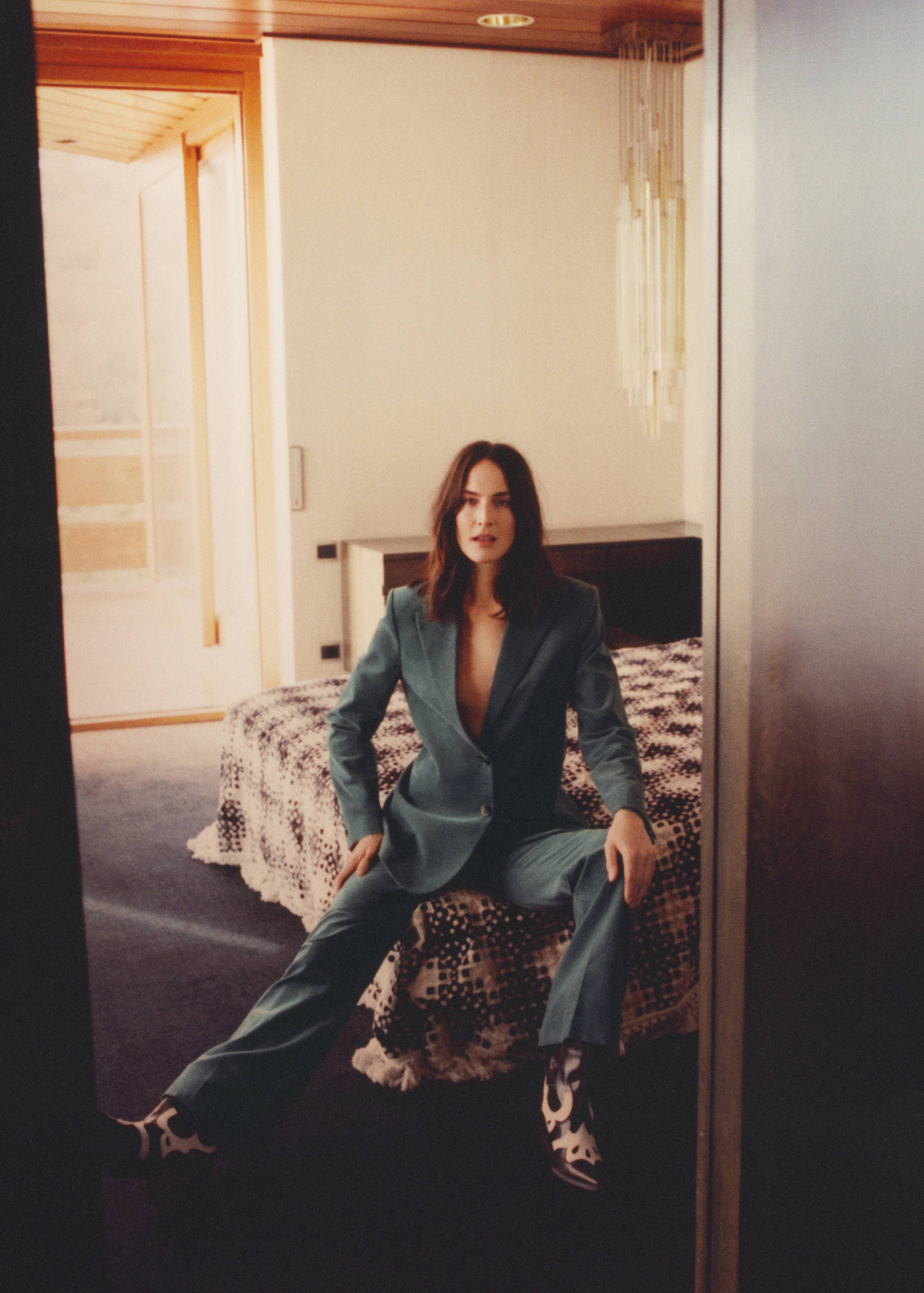 Corduroy straight trousers - Details of the article 7